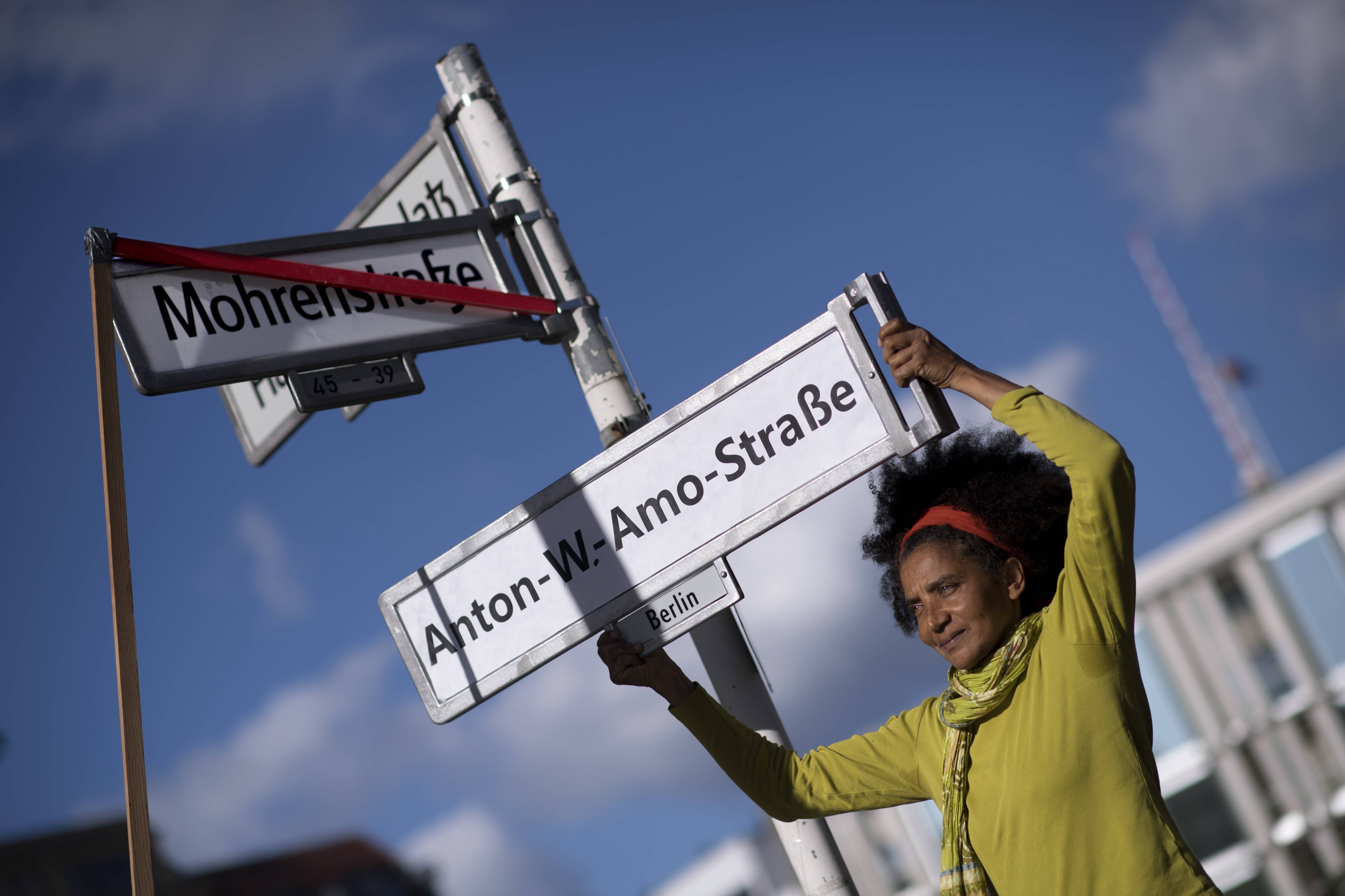 Umbenennung der Mohrenstraße vorerst gestoppt: Amt unterschlug mehrere Klagen von Anwohnern