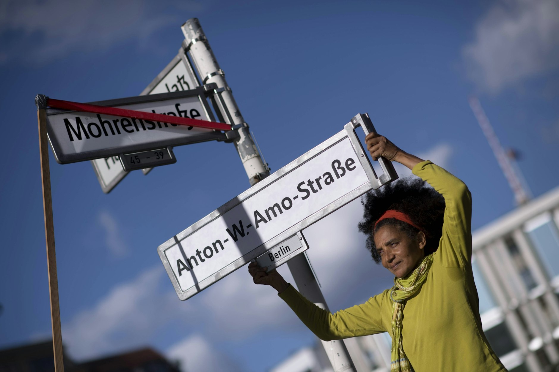 Die Umbenenunng der Mohrenstraße in Anton-Wilhelm-Amo-Straße wird von aktivistischen Gruppen seit vielen Jahren angestrebt, hier eine Aktion von 2017.