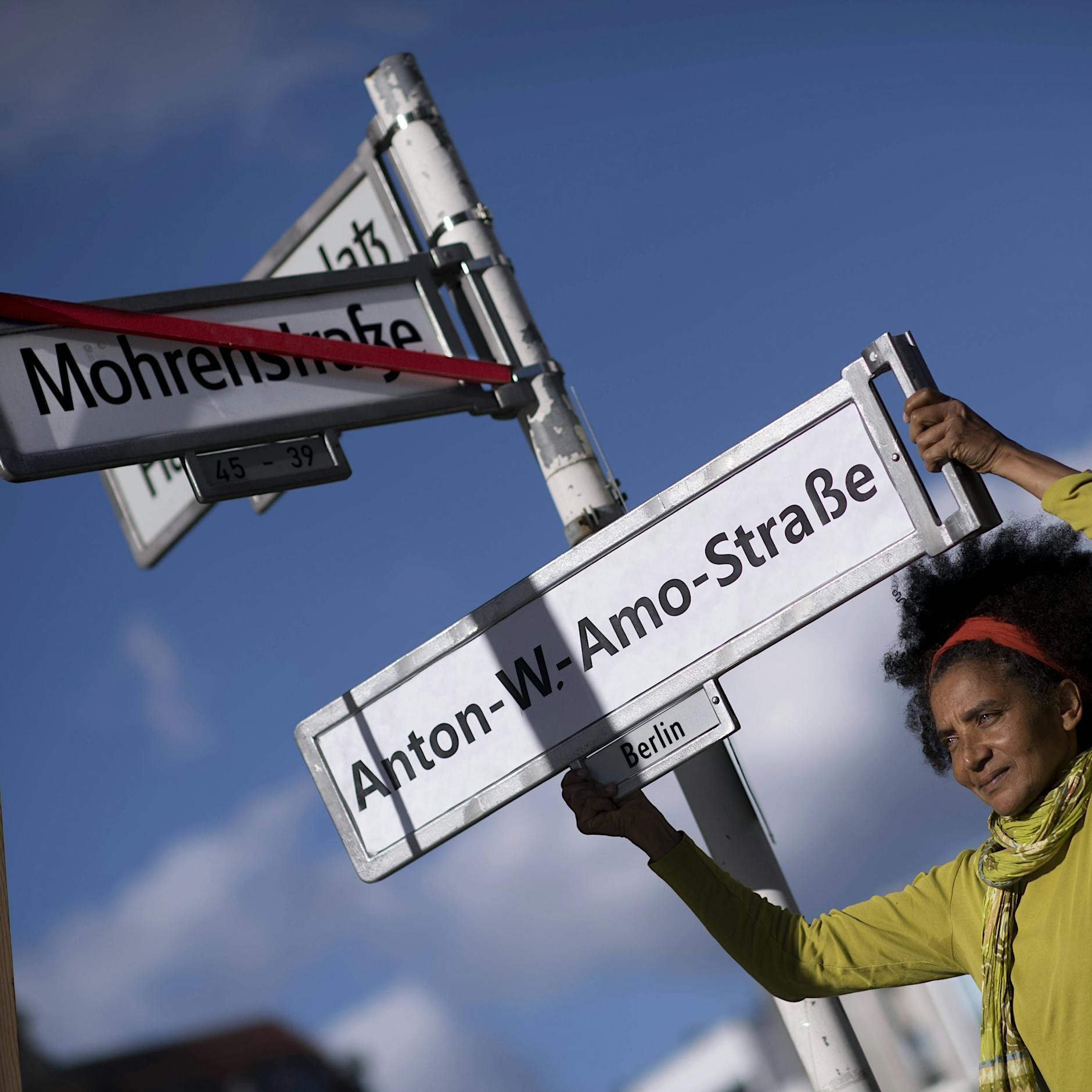 Umbenennung der Mohrenstraße vorerst gestoppt: Amt unterschlug mehrere Klagen von Anwohnern