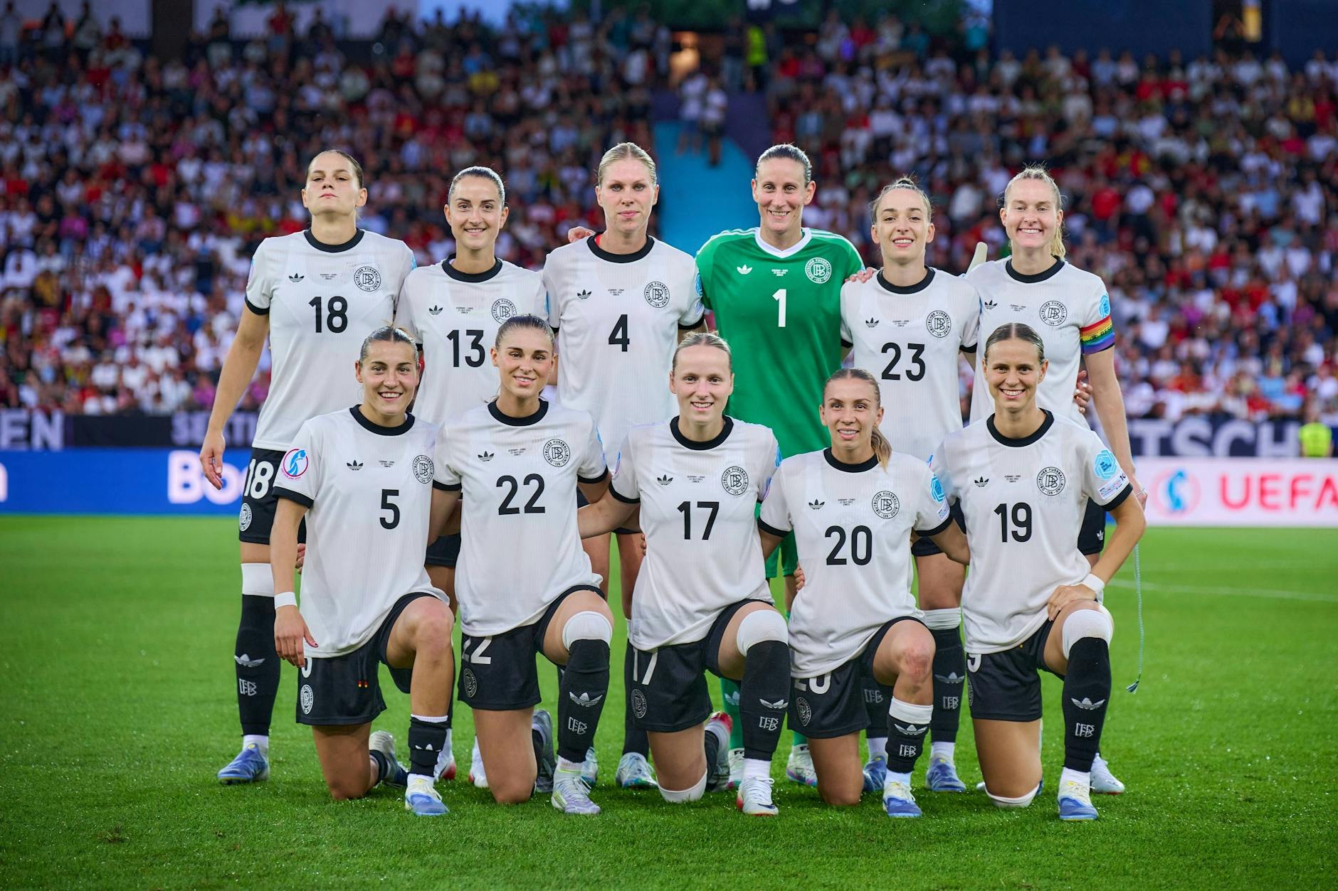 Weiß war bei der deutschen Frauennationalmannschaft im Halbfinale gegen Spanien nicht nur die Farbe der Trikots.