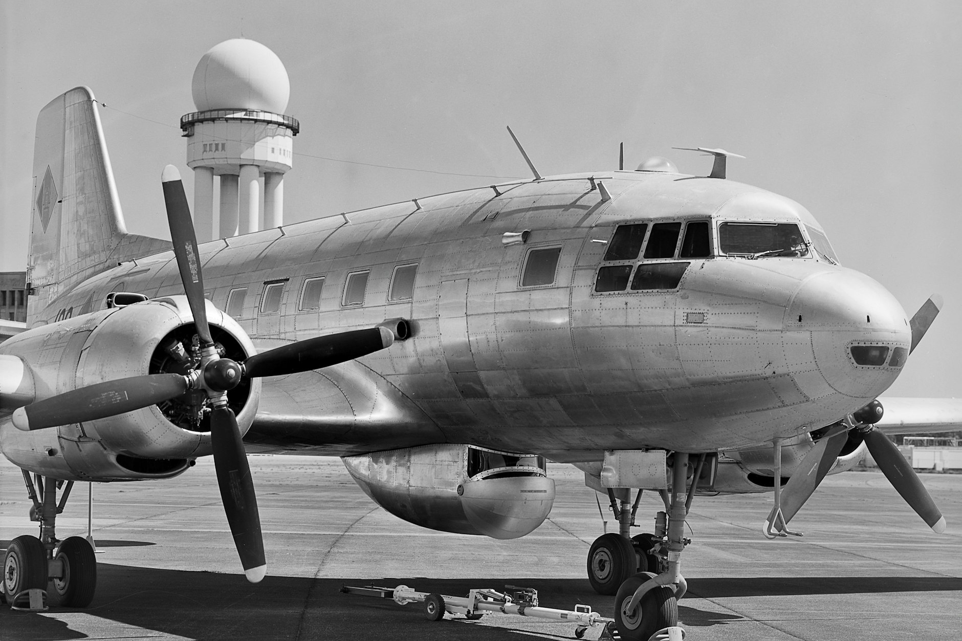 In neuem Glanz und original wie in den 60ern kann die Maschine in Berlin Tempelhof bei Führungen besichtigt werden.