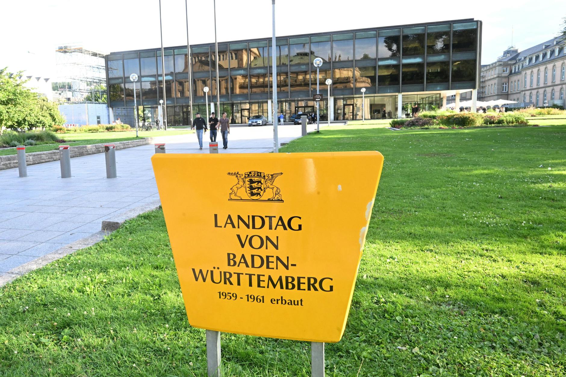 Bei einer geheimen Abstimmung ist ein Stimmzettel mit einem Hakenkreuz beschmiert worden.