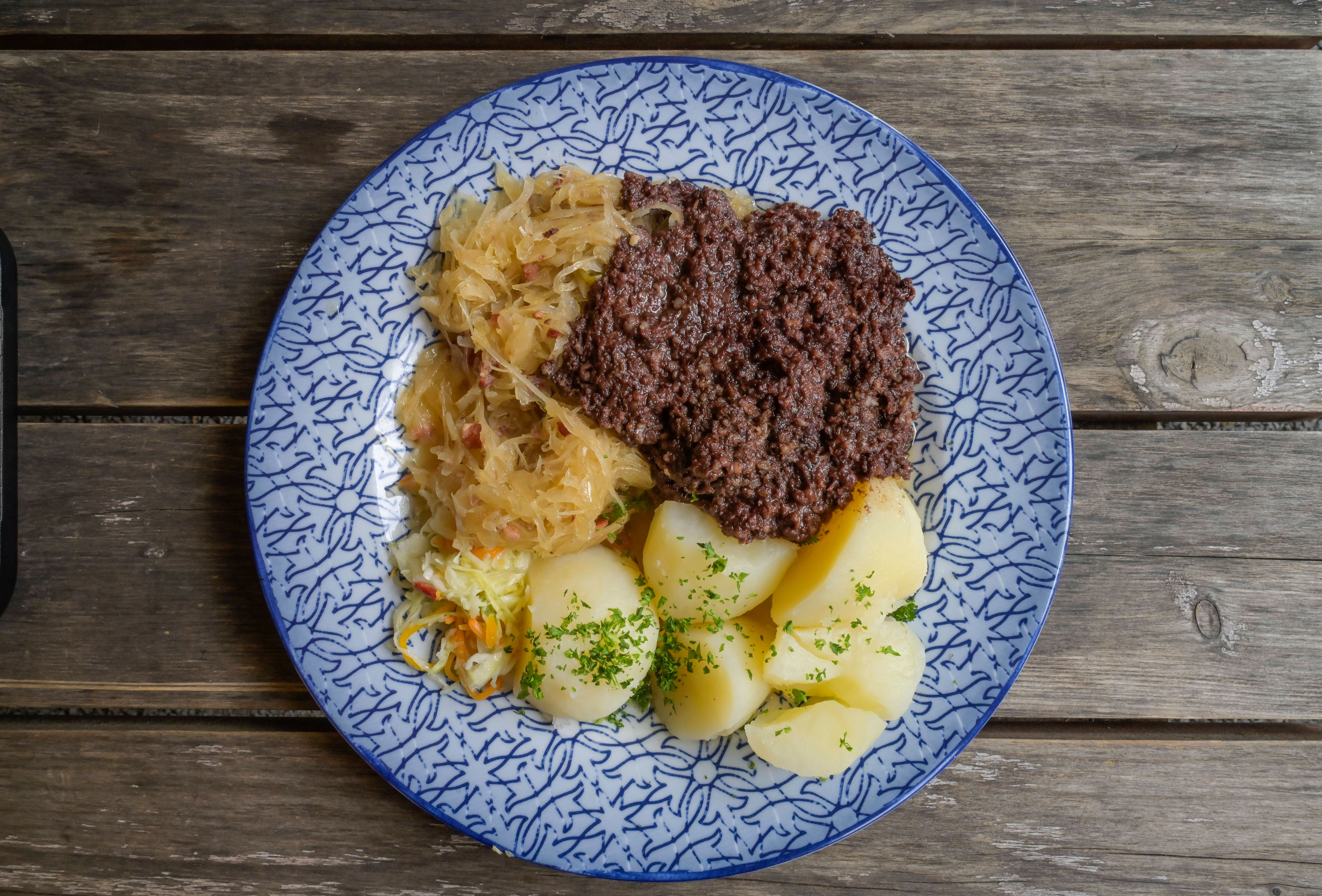 Einmal „Tote Oma“ bitte! Das Rezept für den deftigen DDR-Klassiker