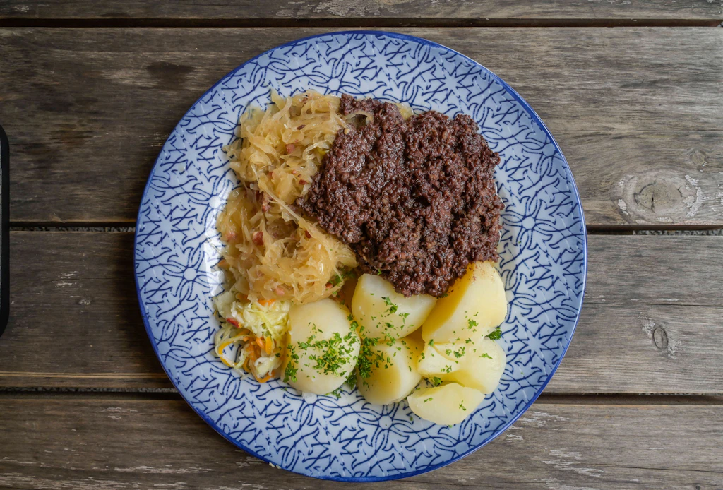 Einmal „Tote Oma“ bitte! Das Rezept für den deftigen DDR-Klassiker