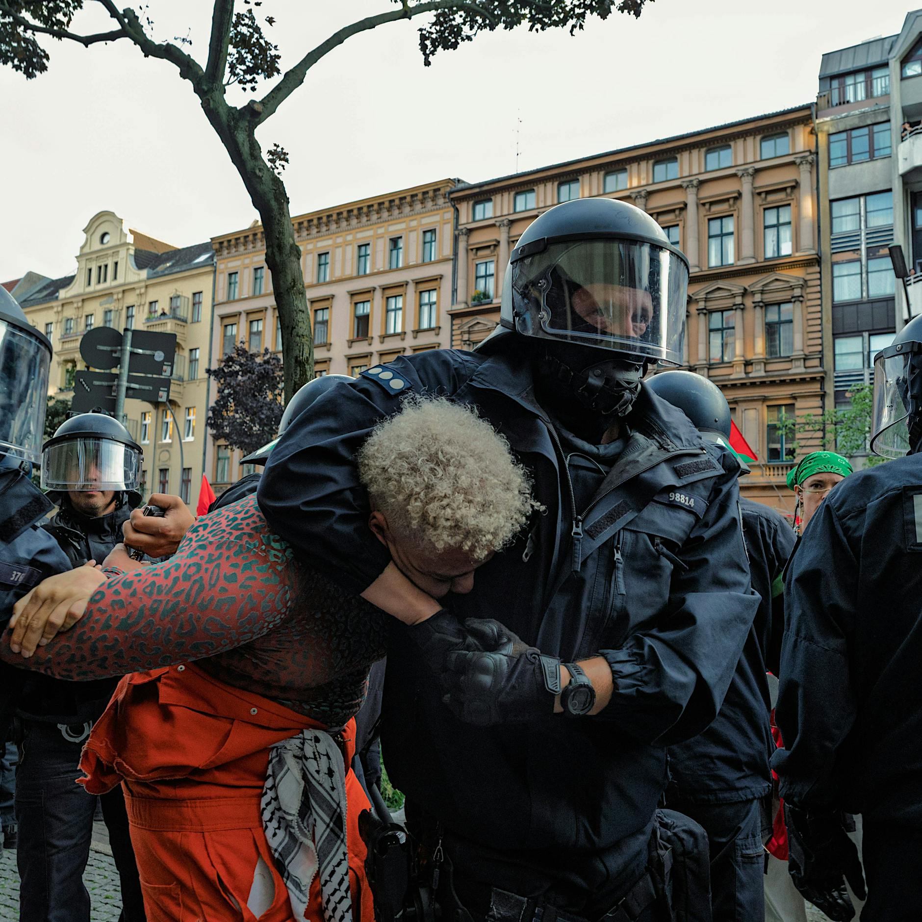 Pride-Demonstration nach Ausschreitungen aufgelöst – zahlreiche Festnahmen