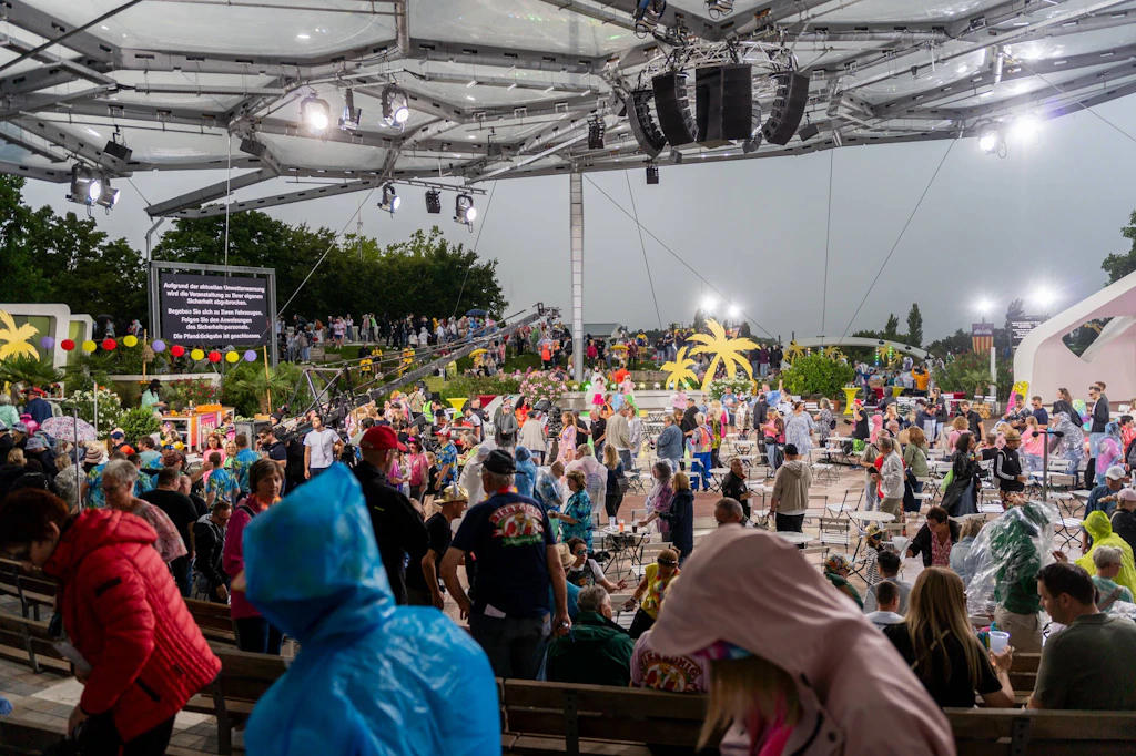 ZDF-Fernsehgarten säuft ab! 6000 Zuschauer müssen gehen