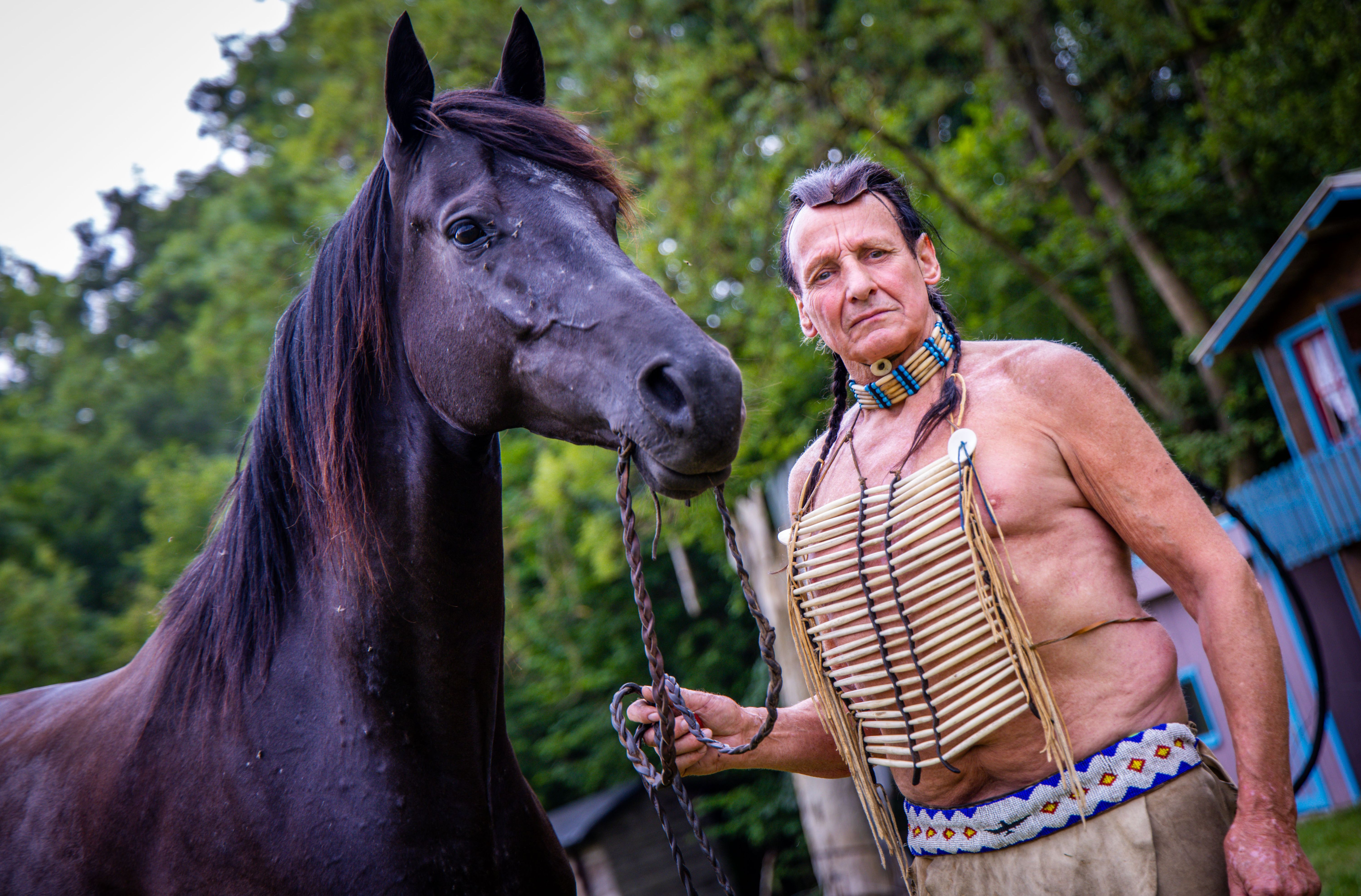 Wilder Westen im Osten: Show-Apache Wolfgang Kring wirbelt wieder