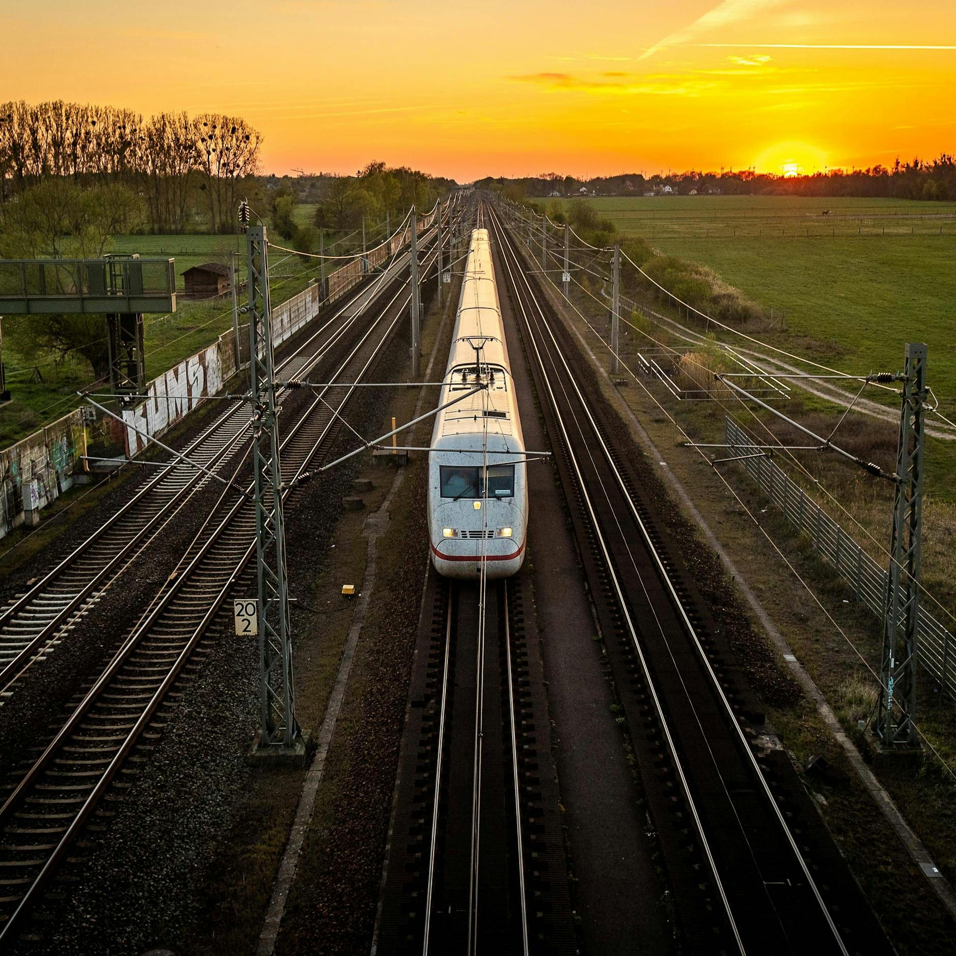 Image - Bahnstrecke Berlin - Hamburg ab Freitag gesperrt: Rezepte gegen den Ärger der Pendler