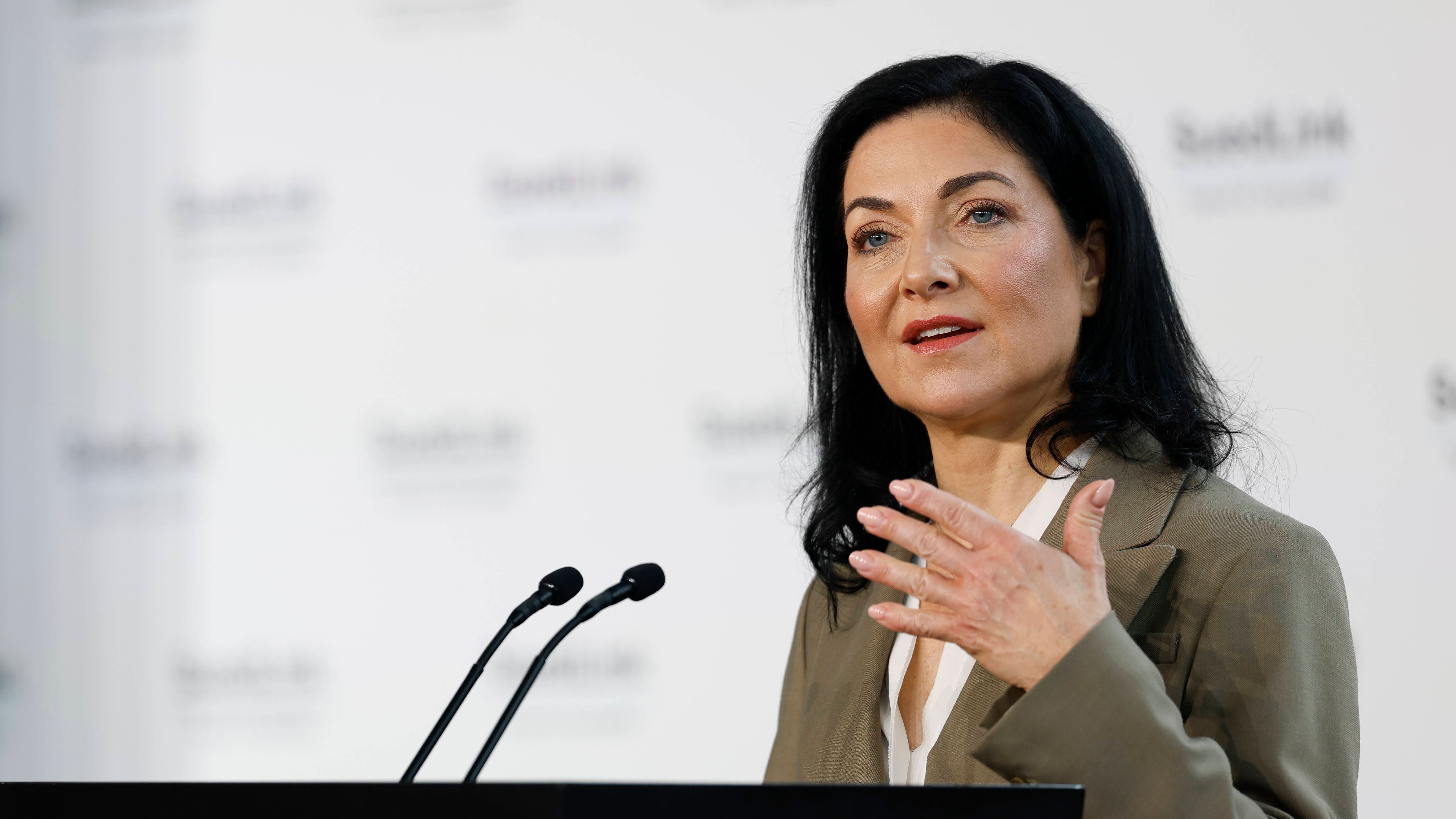 Image - „Mehr und länger arbeiten“? Katherina Reiche verdreht die Fakten