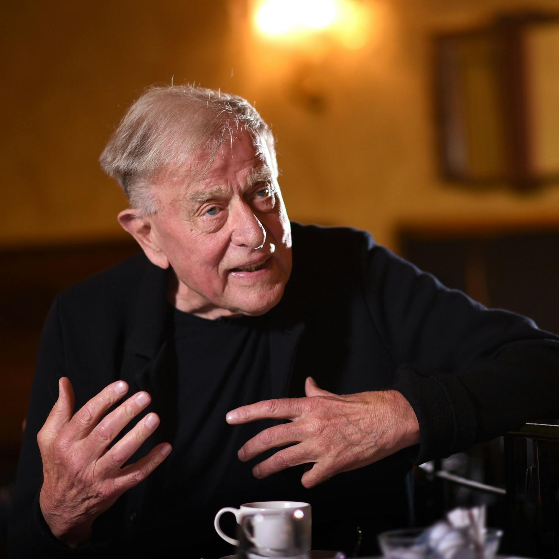 Image - Als Leiche nach Wien und zurück: Wie die Theaterwelt Abschied von Claus Peymann nimmt