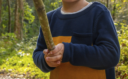 Image - Kinder (10, 12) schlagen mit Holzlatten auf 94-Jährige ein
