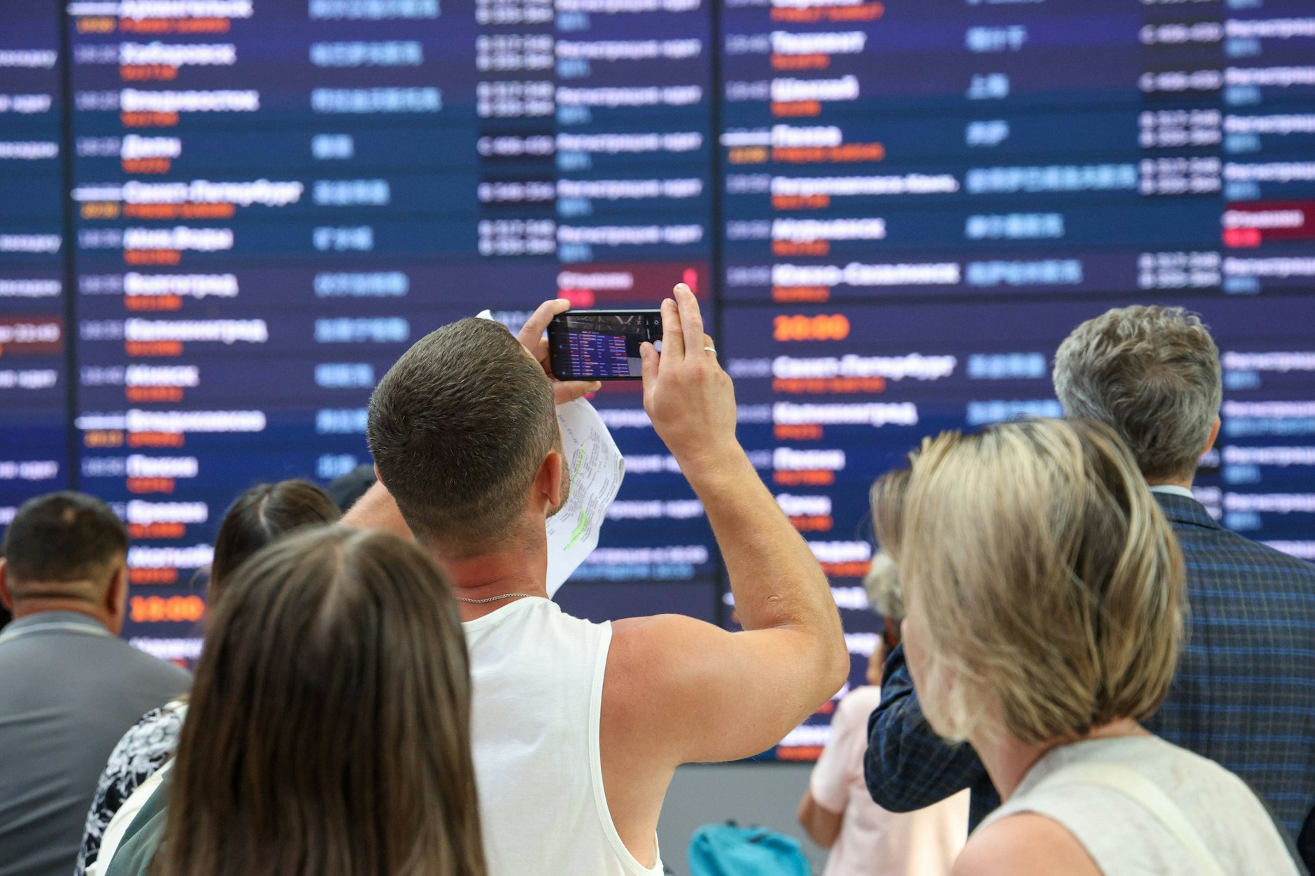 Die Flüge zahlreicher Reisender wurden am Montag an mehreren Flughäfen in Moskau abgesagt.