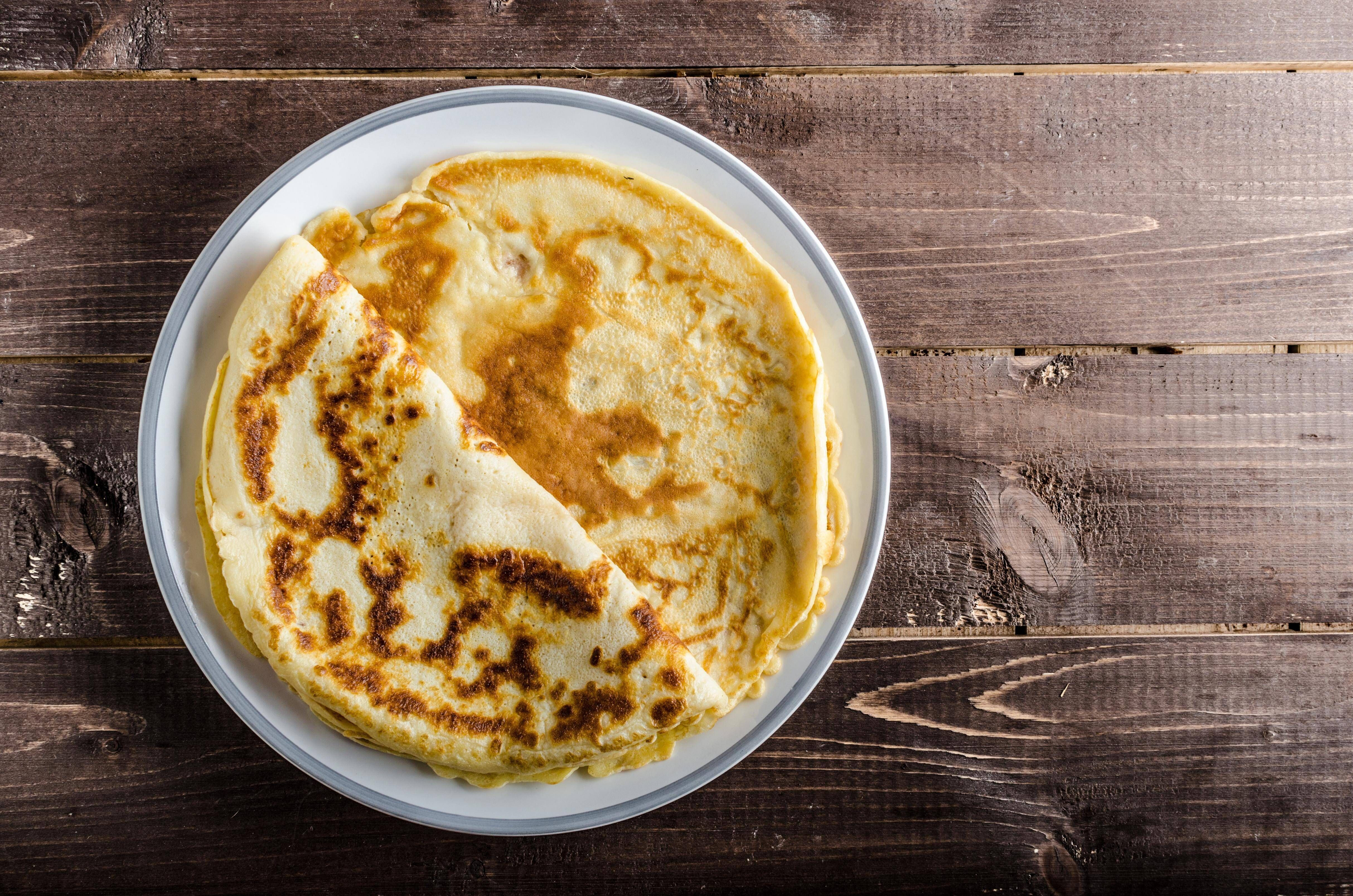 Hier können Kinder mithelfen: Rezept für Omas Eierkuchen mit Äpfeln