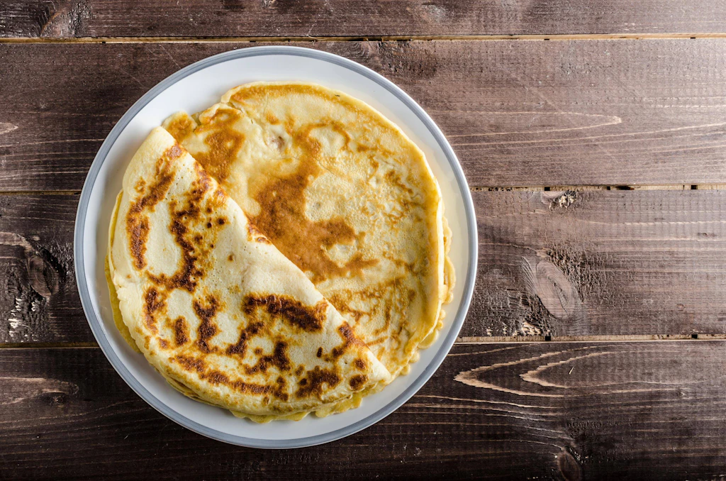 Hier können Kinder mithelfen: Rezept für Omas Eierkuchen mit Äpfeln