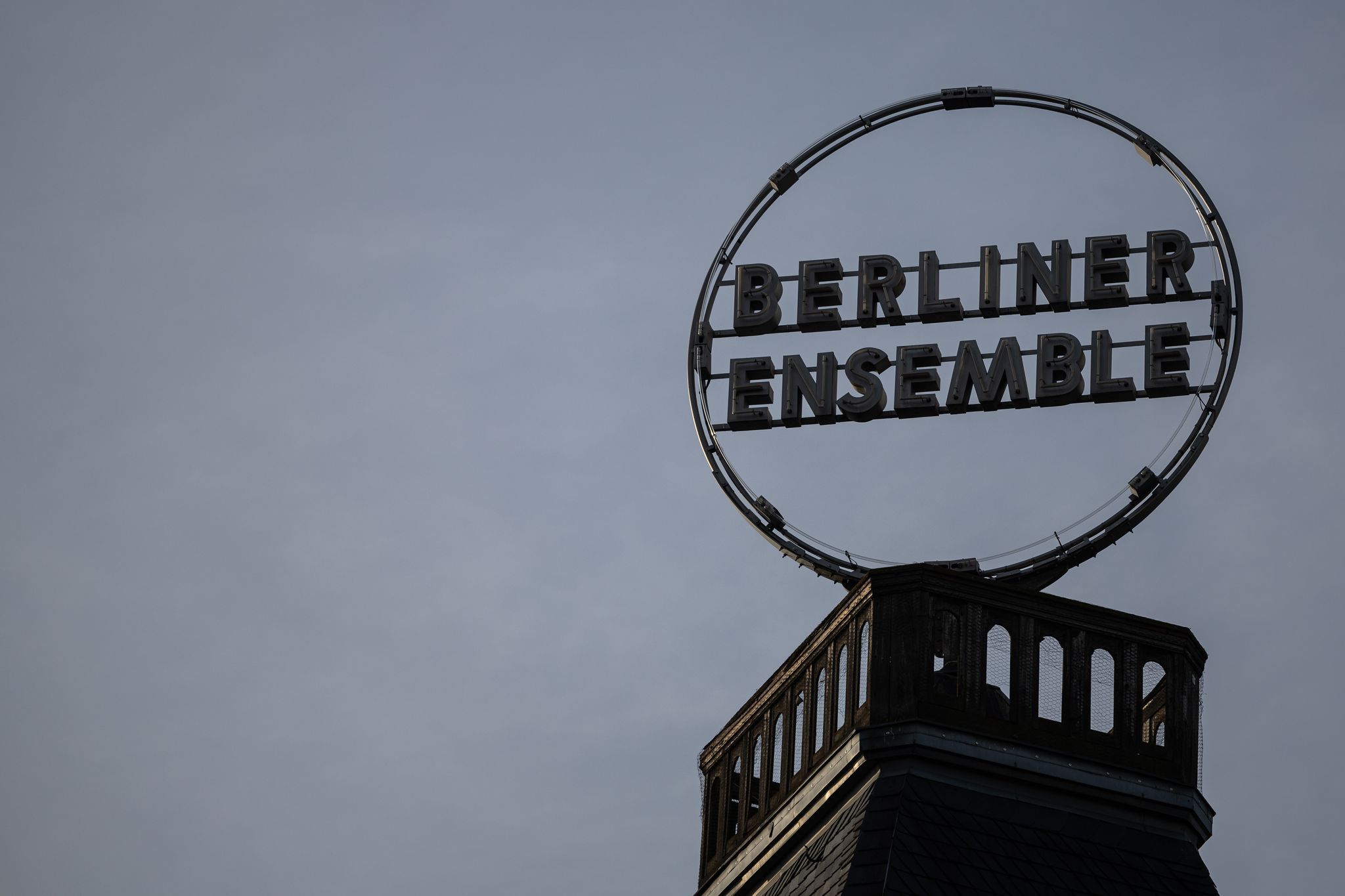 Muss das Berliner Ensemble weg vom Schiffbauerdamm? Vermieter beschuldigt Berlin: „Es ging um weniger als Peanuts“