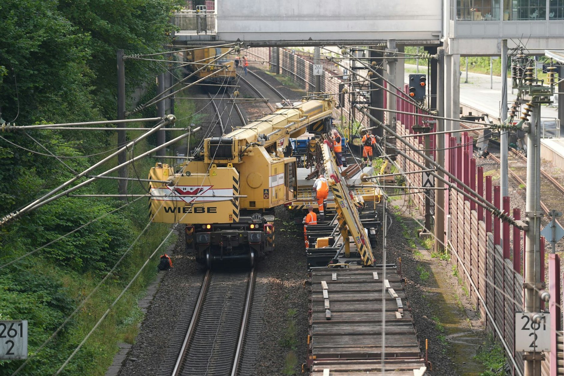 Bereits im vergangenen Jahr wurd an der Bahnstrecke zwischen Berlin und Hamburg gebaut. Die Sperrungen wegen Sanierung jetzt dauern aber viel länger.
