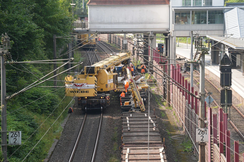 Bahnstrecke Berlin-Hamburg gesperrt! Alle Infos für ICE-Reisende und Pendler