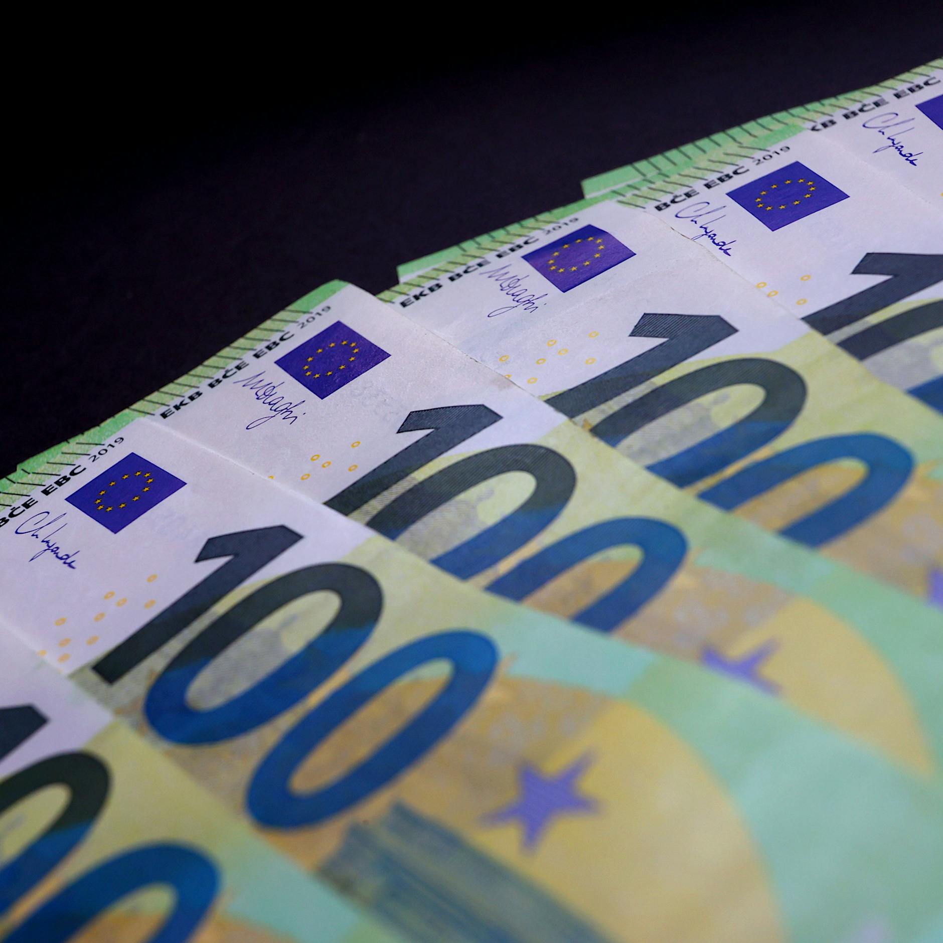 Haushaltsloch bei Klingbeil: Merz-Regierung versinkt im Schuldensumpf