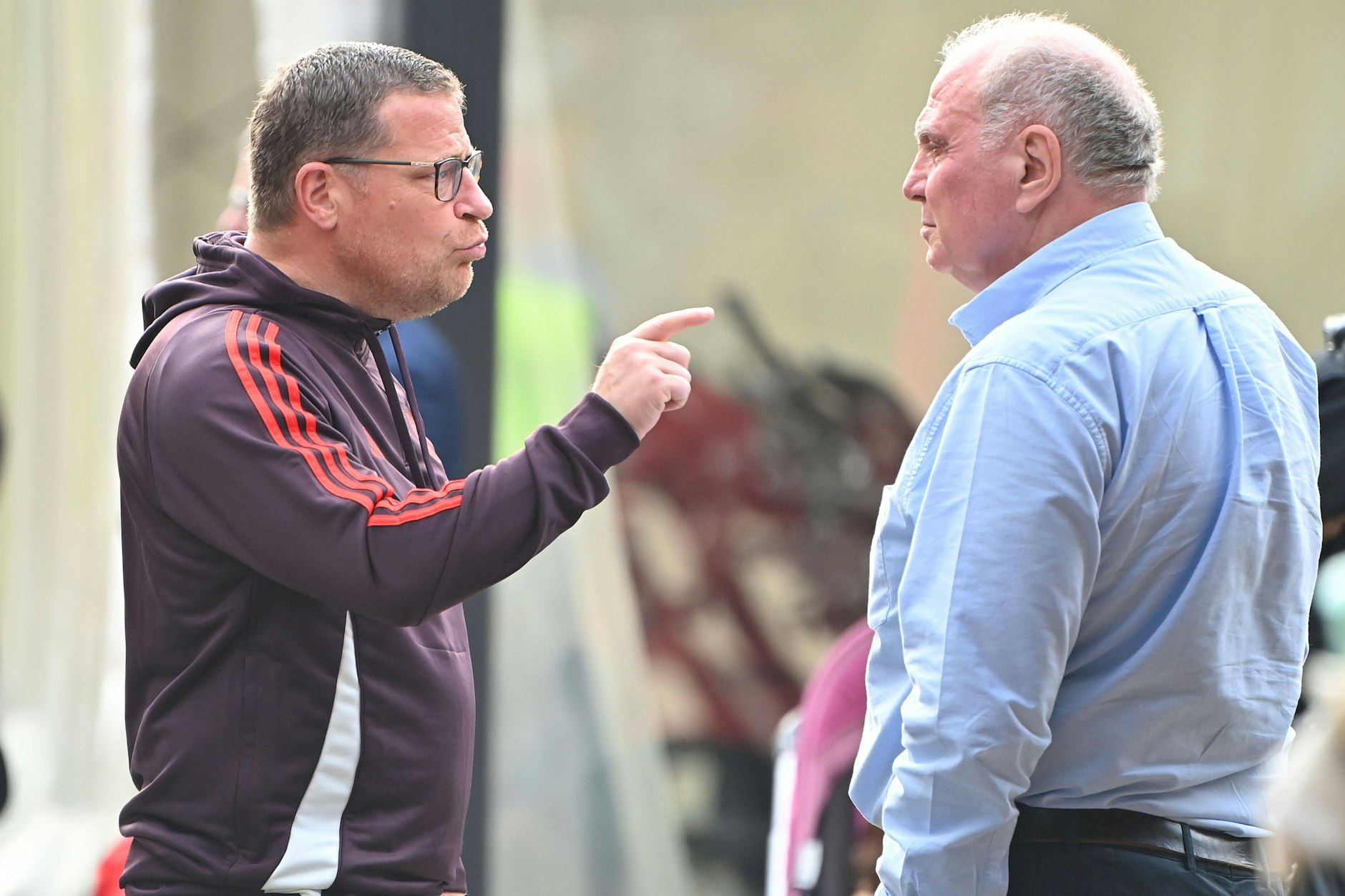 Max Eberl musste bereits kurz nach seinem Dienstantritt als Sportvorstand im März 2024 feststellen, dass Uli Hoeneß beim FC Bayern immer dazwischen funkt. Das hat sich bis heute nicht geändert.
