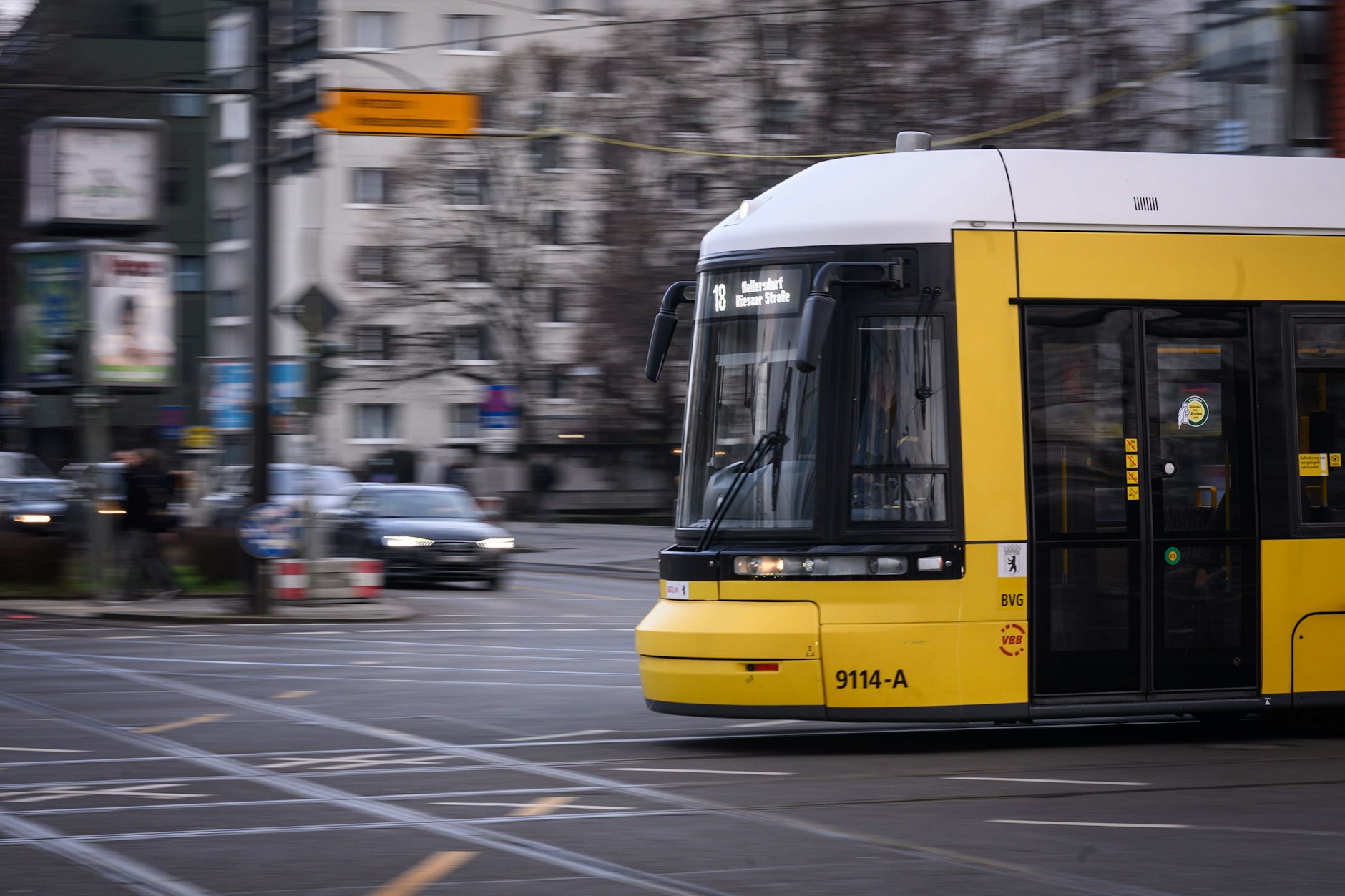 Große Baustelle kommt! Im Kreuzungsbereich Landsberger Allee / Blumberger Damm  in Marzahn-Hellersdorf werden ab Mittwoch, den 30. Juli, Deckenschlussarbeiten an den Gleisen der Straßenbahngleise durchgeführt.