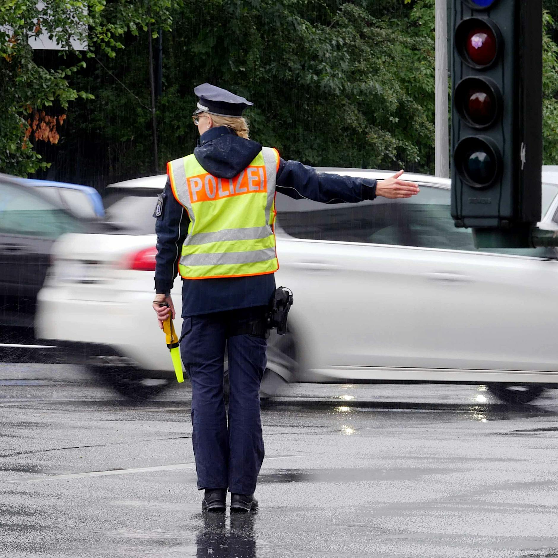 Immer öfter muss die Polizei in Berlin ausrücken, weil Ampeln ausfallen: Das sind die Gründe
