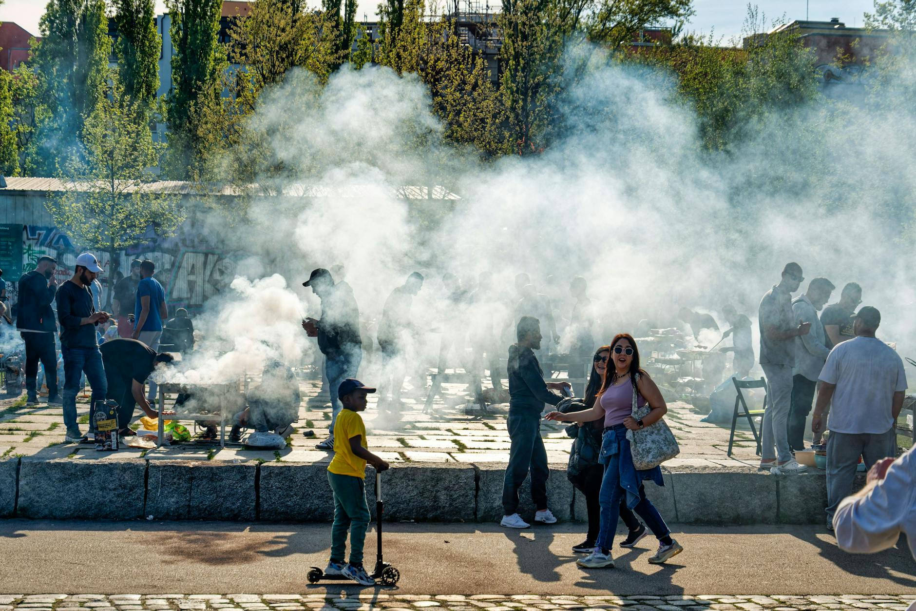 Grillen im Mauerpark in Prenzlauer Berg