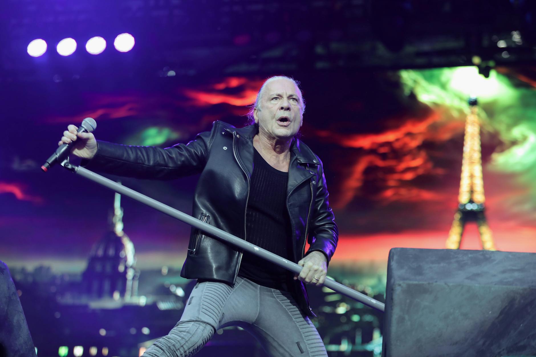 „We’ll see you again, somewhere down the road. I promise!“: Bruce Dickinson verabschiedet sich am 29. Juli 2025 in Berlin mit einem Versprechen.