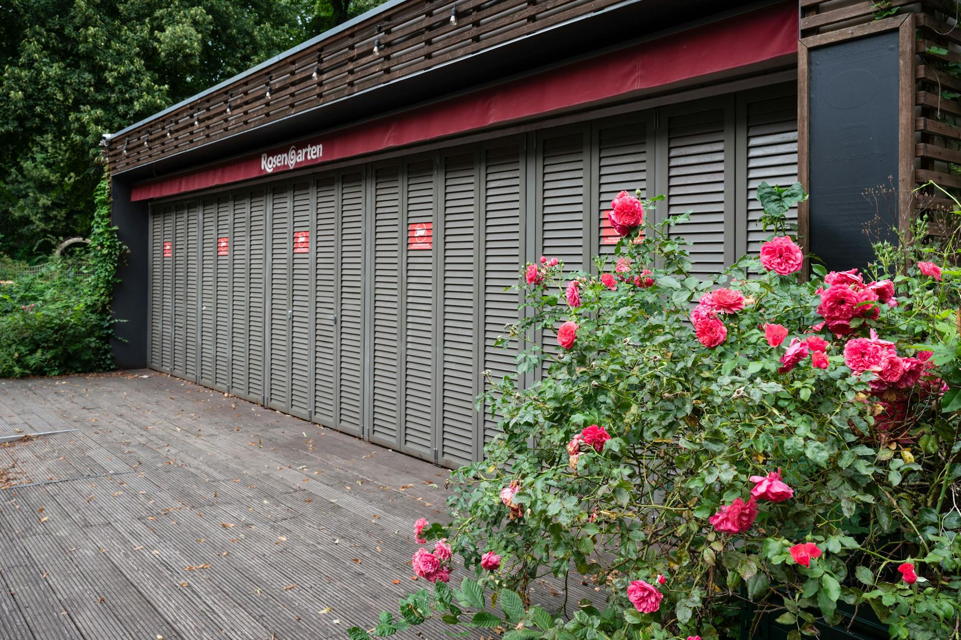 Das geschlossene Café Rosengarten im Bürgerpark Pankow. Auch ein Winterbetrieb ist hier denkbar.
