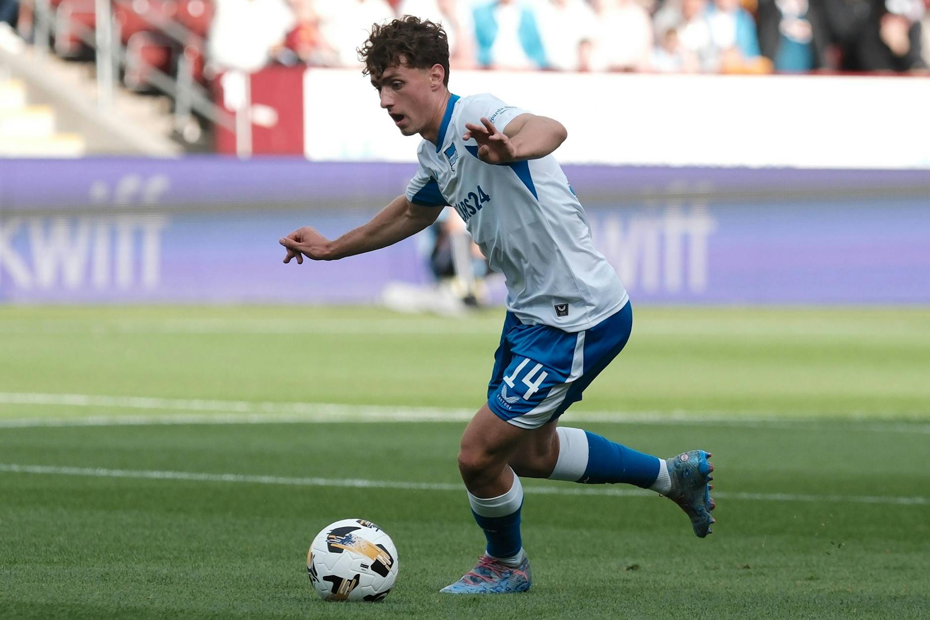 Herthas Maurice Krattenmacher steht gegen Schalke in der Startelf. Der offensive Mittelfeldspieler ist einzige Neuzugang, der sofort dabei ist.