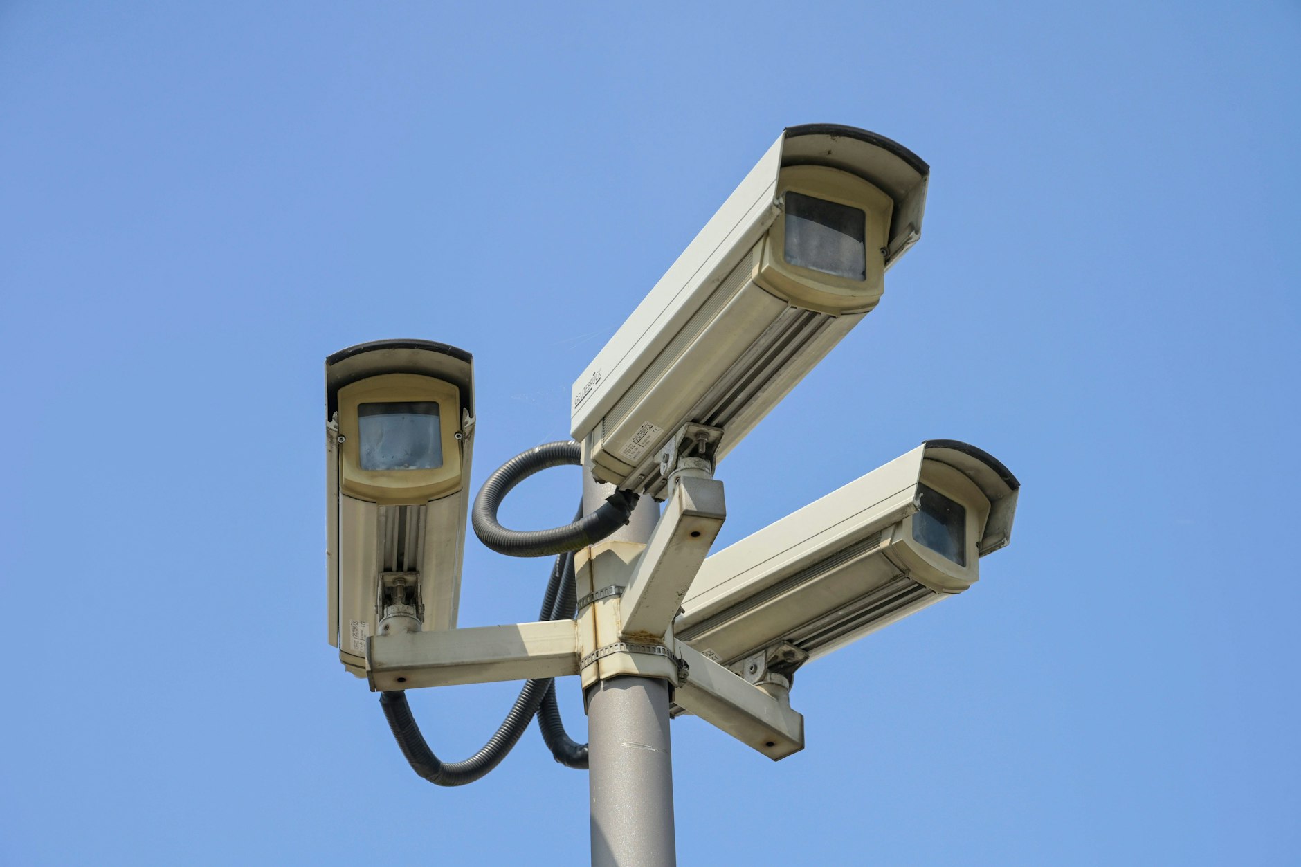 Berlin will krimiminalitätsbelastete Orte besser mit Videokameras überwachen. 