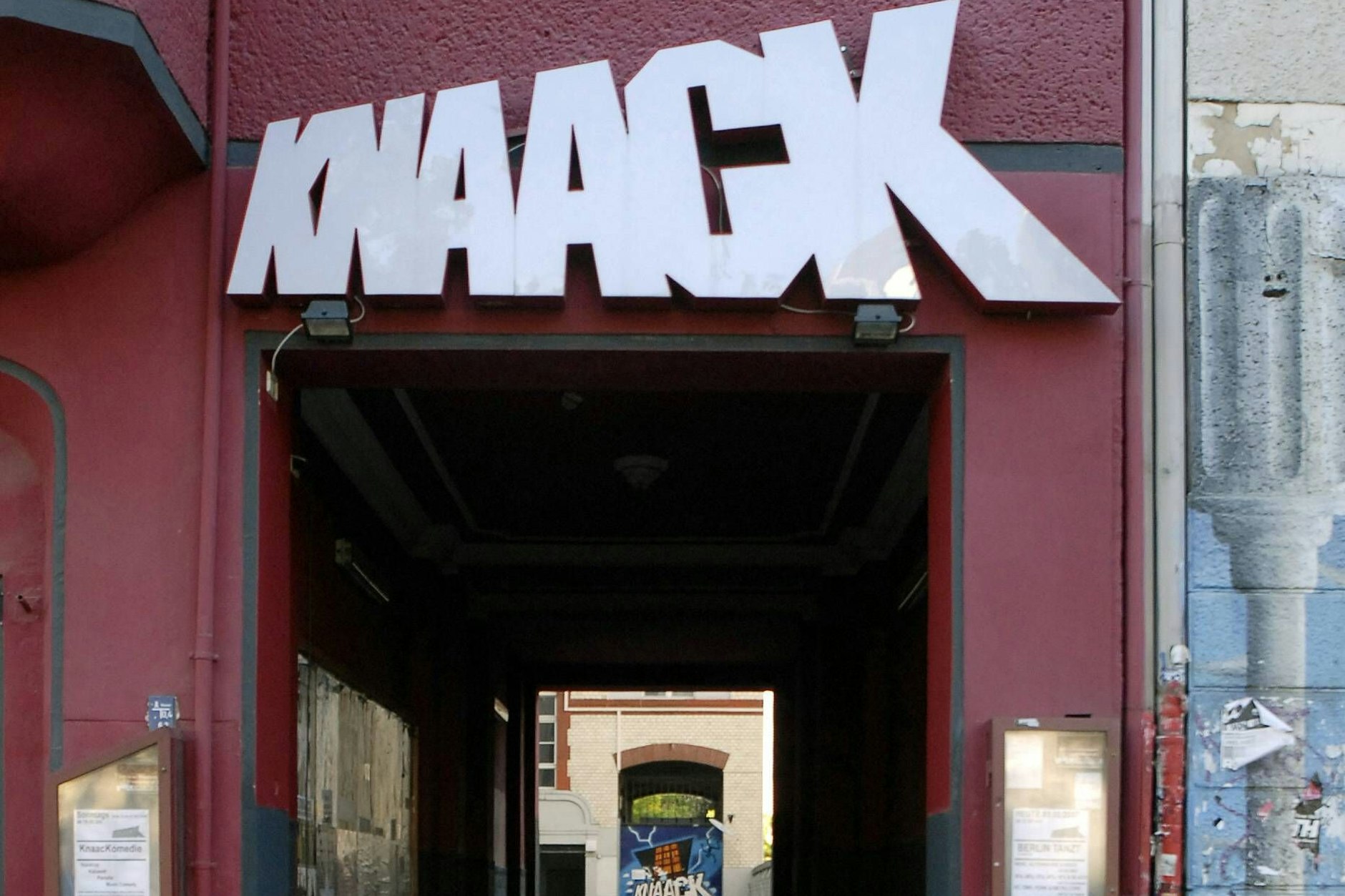 Der Eingang zum legendären Knaack-Klub in Prenzlauer Berg: 2028 soll der Klub wieder eröffnet werden.