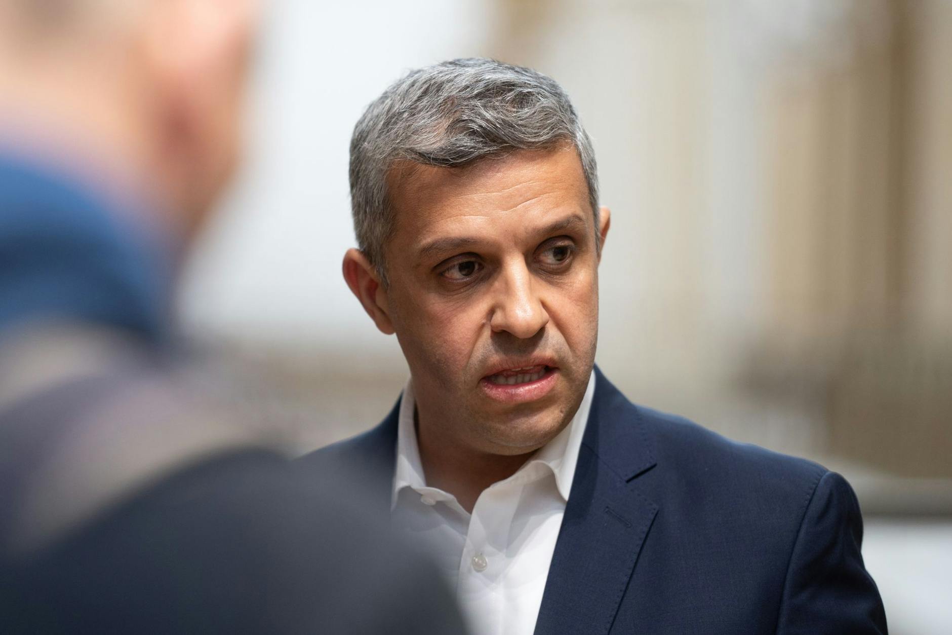 Laut dem Berliner SPD-Fraktionsvorsitzenden Raed Saleh soll das neue Vergesellschaftungsrahmengesetz keine Enteignungen bewirken.