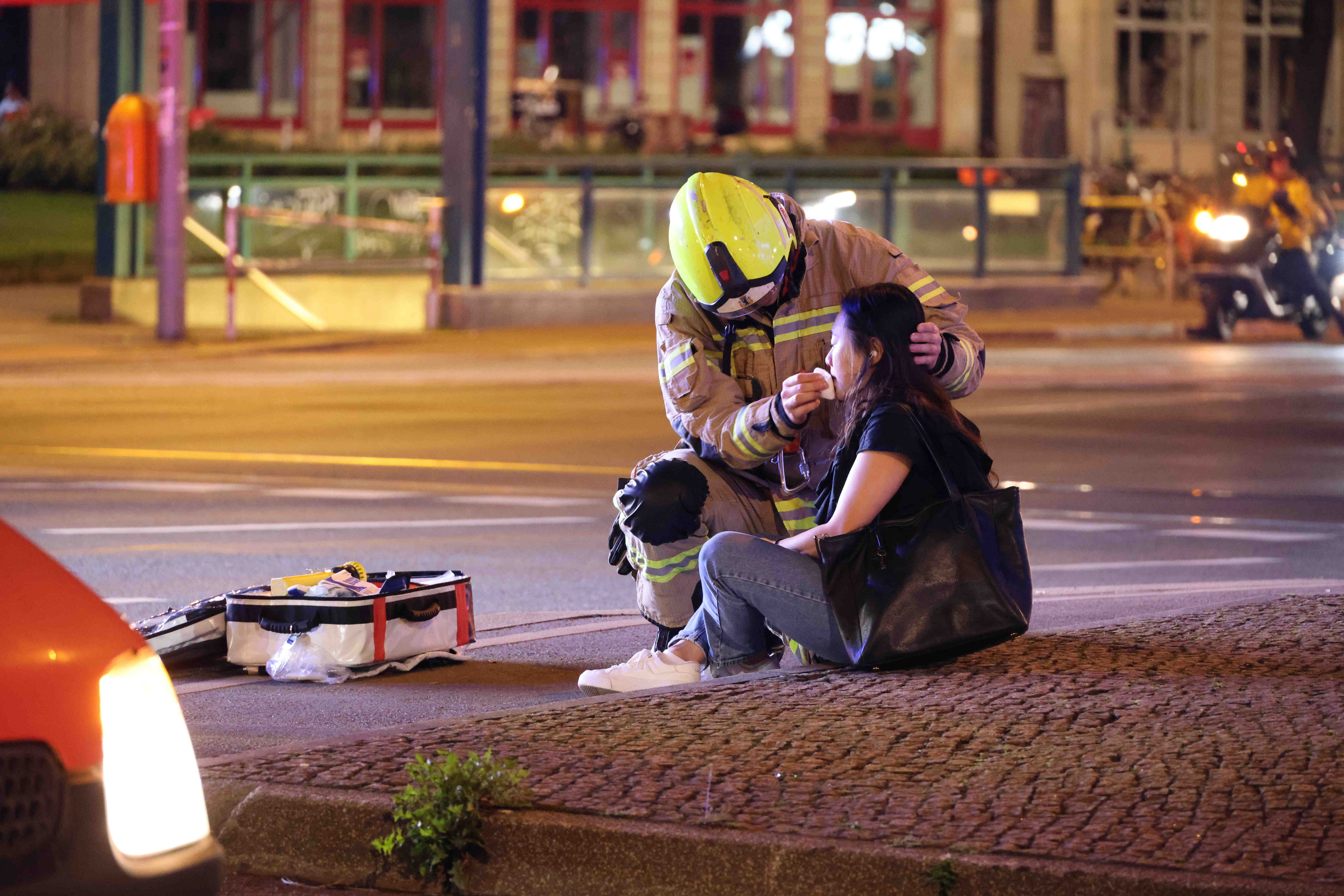 Image - Doppelter Einsatz für die Feuerwehr: Erst Auto, dann Frau in Not