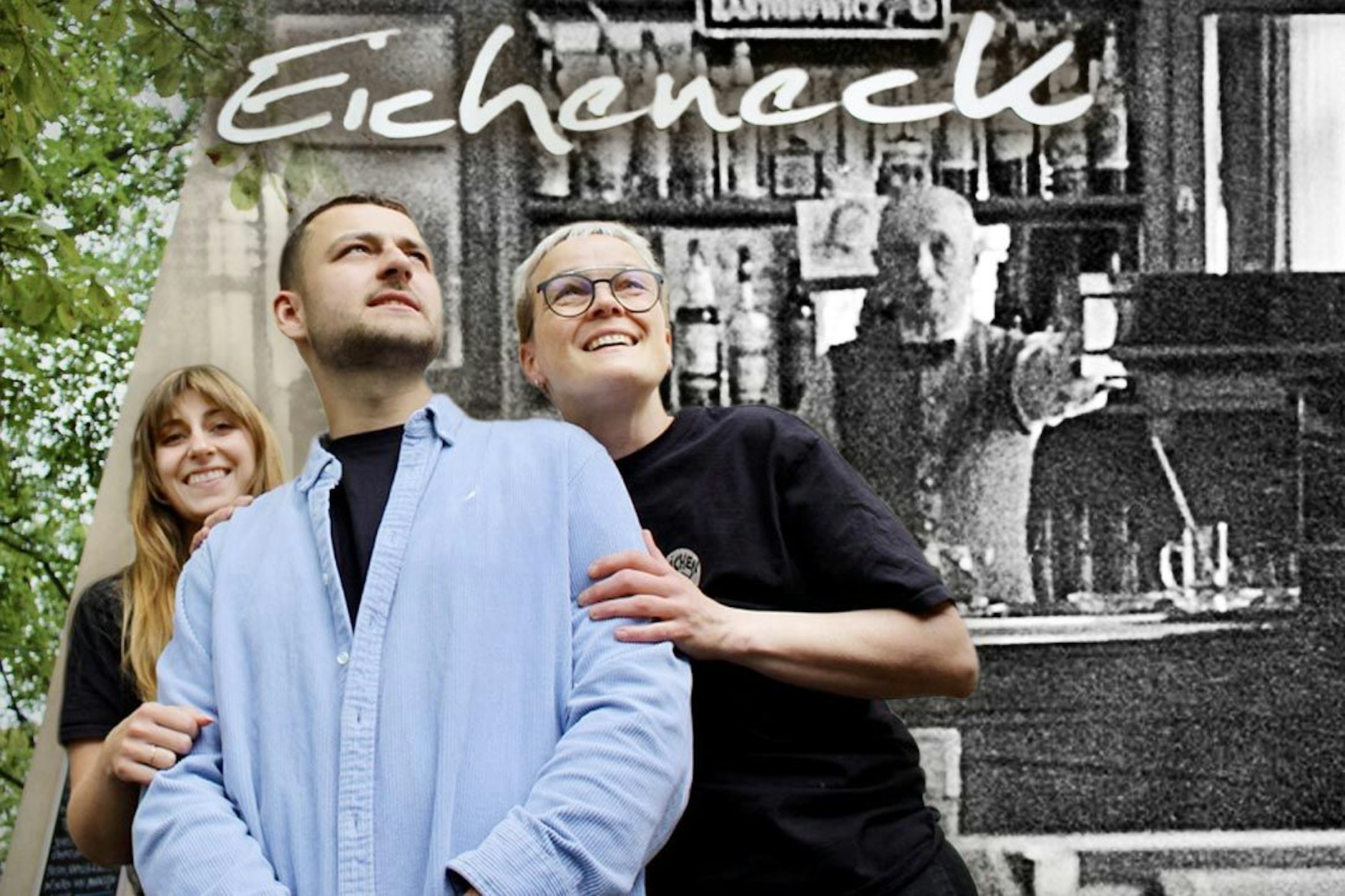 Köpenicks vielleicht kultigste Kneipe wird 100! Laura, Jordan und Anja (v.l.n.r) blicken zurück und nach vorn. Der Tresen bleibt in der Familie.