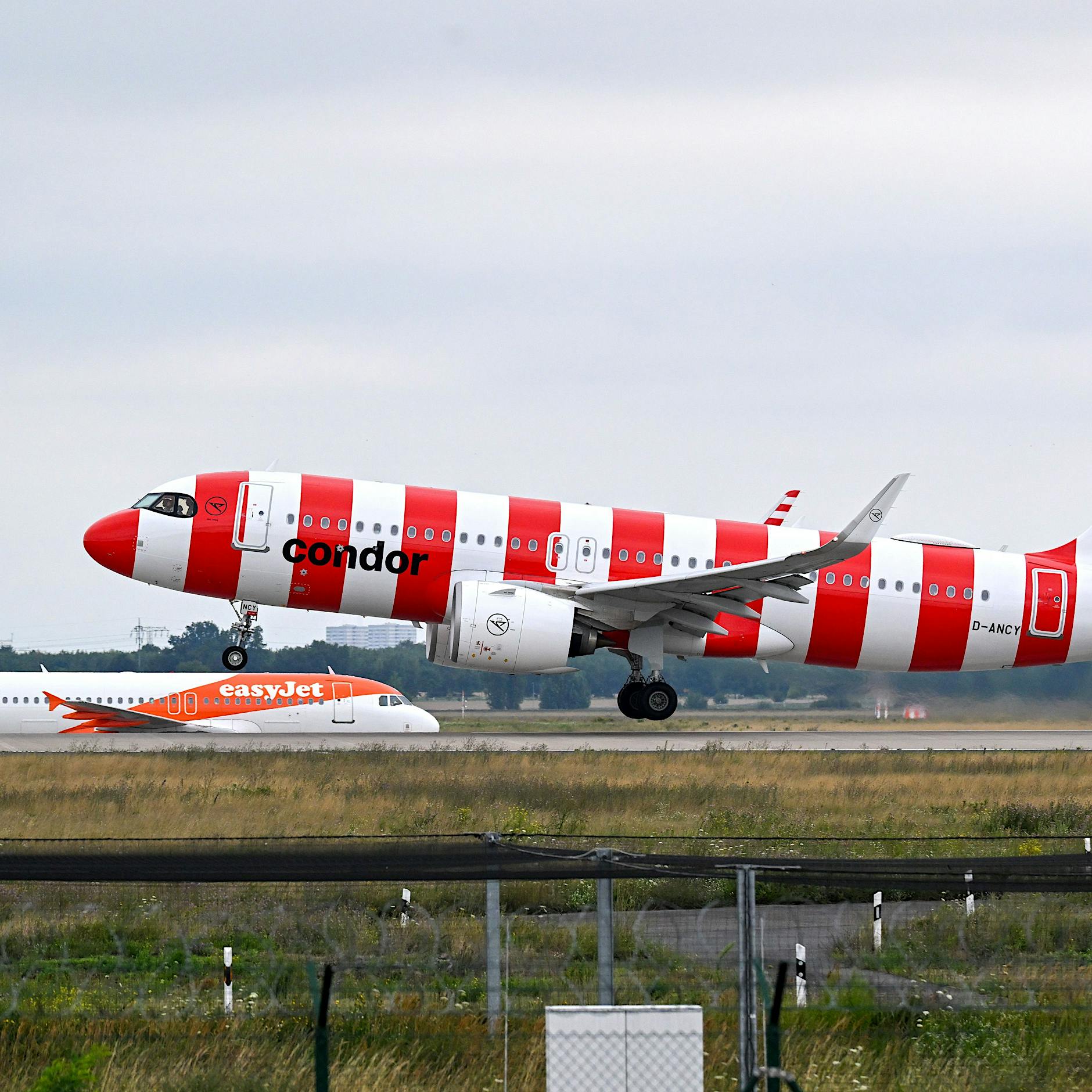 „Unzulässig und rechtswidrig“: Verbraucherschützer verklagen Airlines wegen Gebühren
