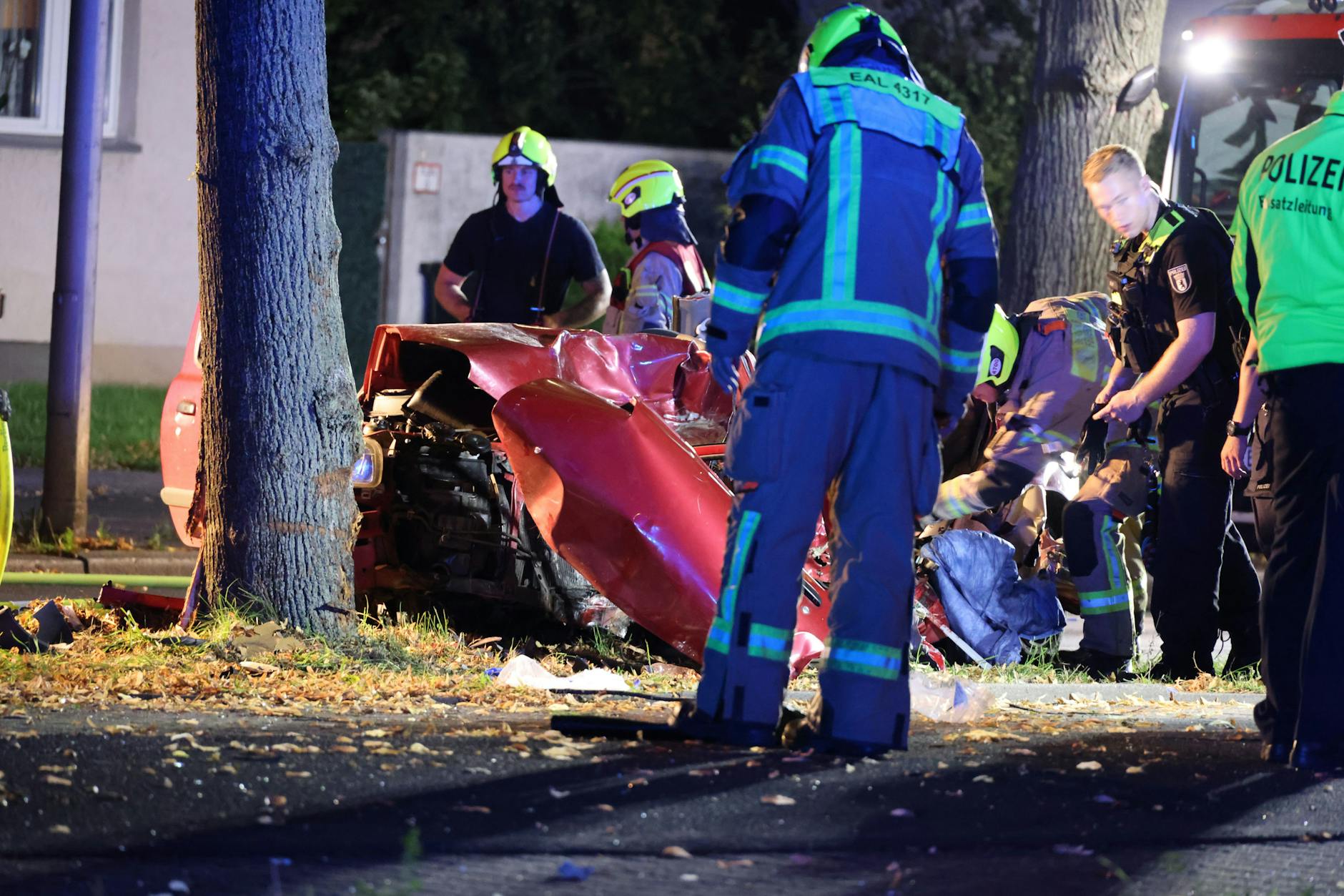 Auf dem Mariendorfer Damm ist es zu einem schweren Unfall gekommen.