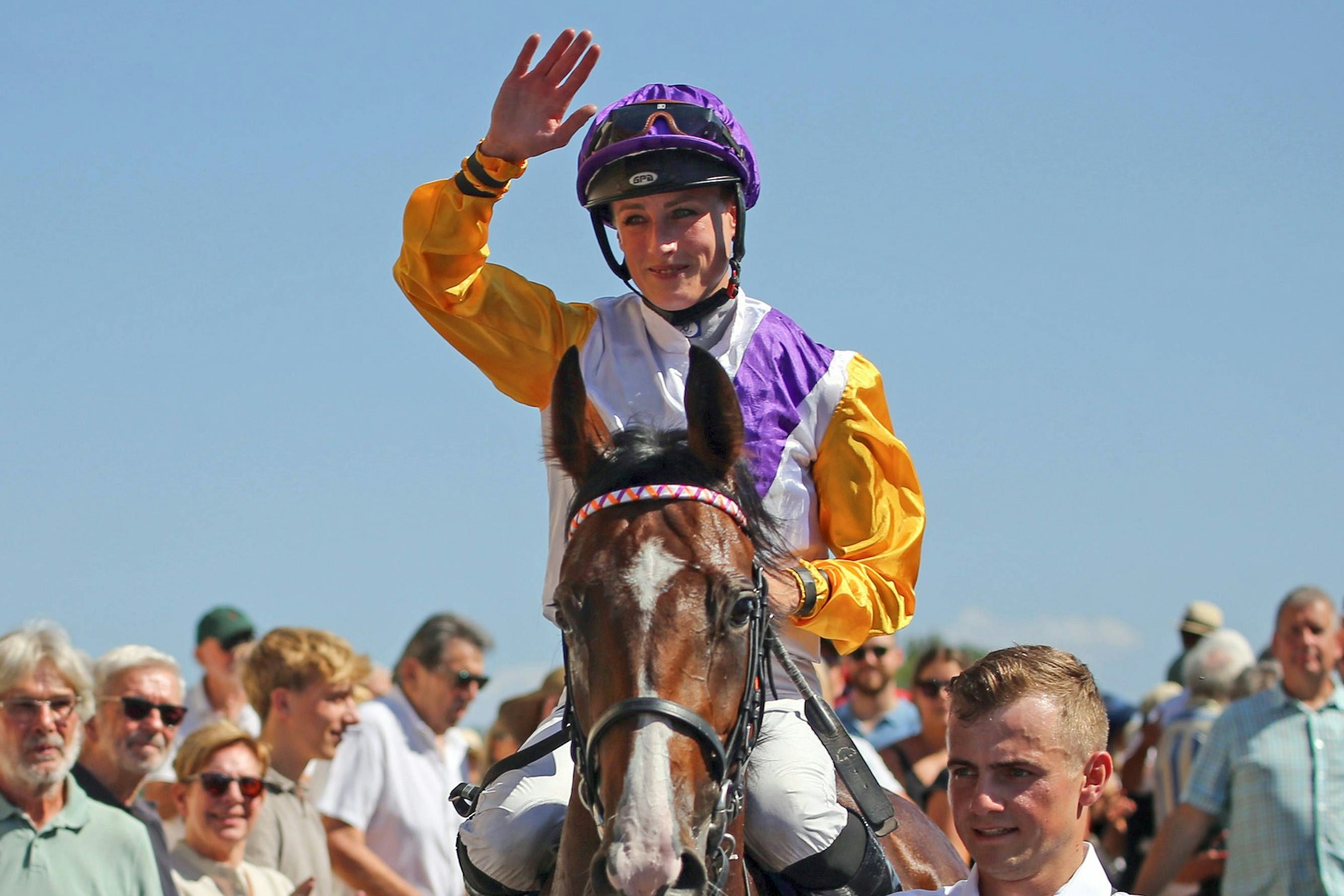 Reiterin Sibylle Vogt ist das Lachen vergangen: Die Schweizerin wurde wegen eines kuriosen positiven Doping-Tests für sechs Monate gesperrt.