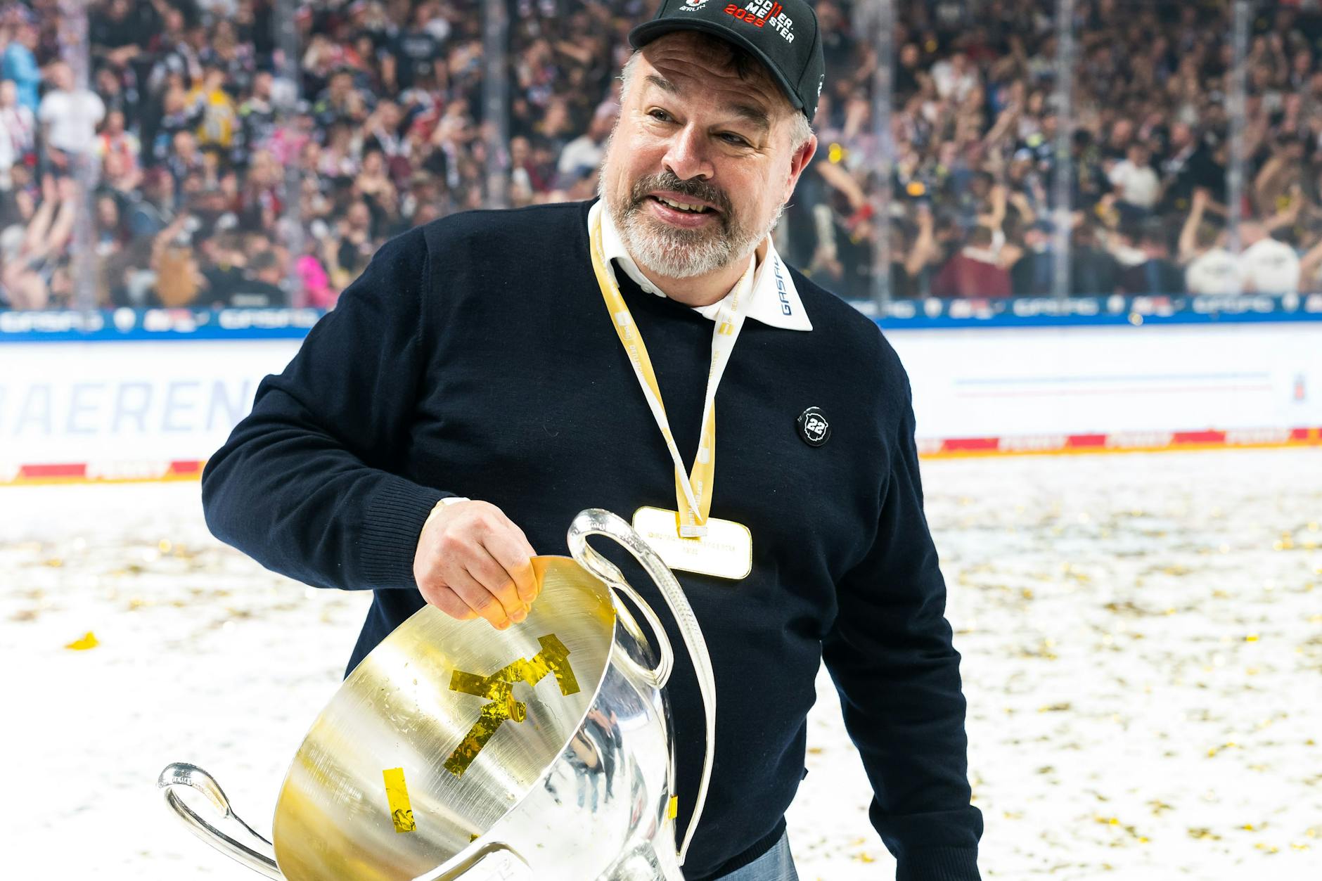 Ende April feierte Stéphane Richer mit den Eisbären Meisterschaft Nummer 11, jetzt geht der Sportchef gut erholt die Mission Titelverteidigung an.