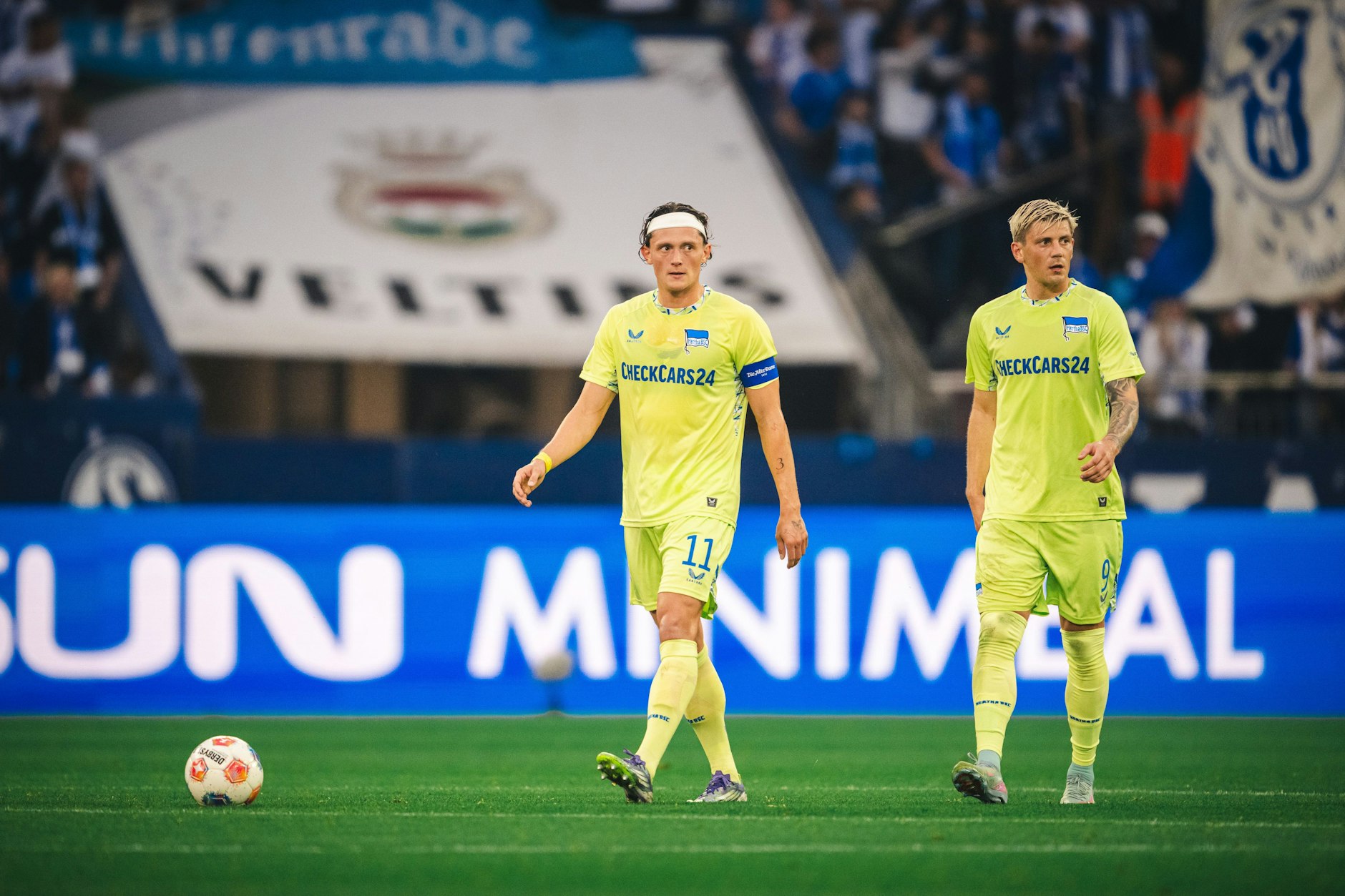 Fabian Reese (l.) und Dawid Kownacki blieben bei der Niederlage von Hertha BSC beim FC Schalke 04 unter ihren Möglichkeiten.