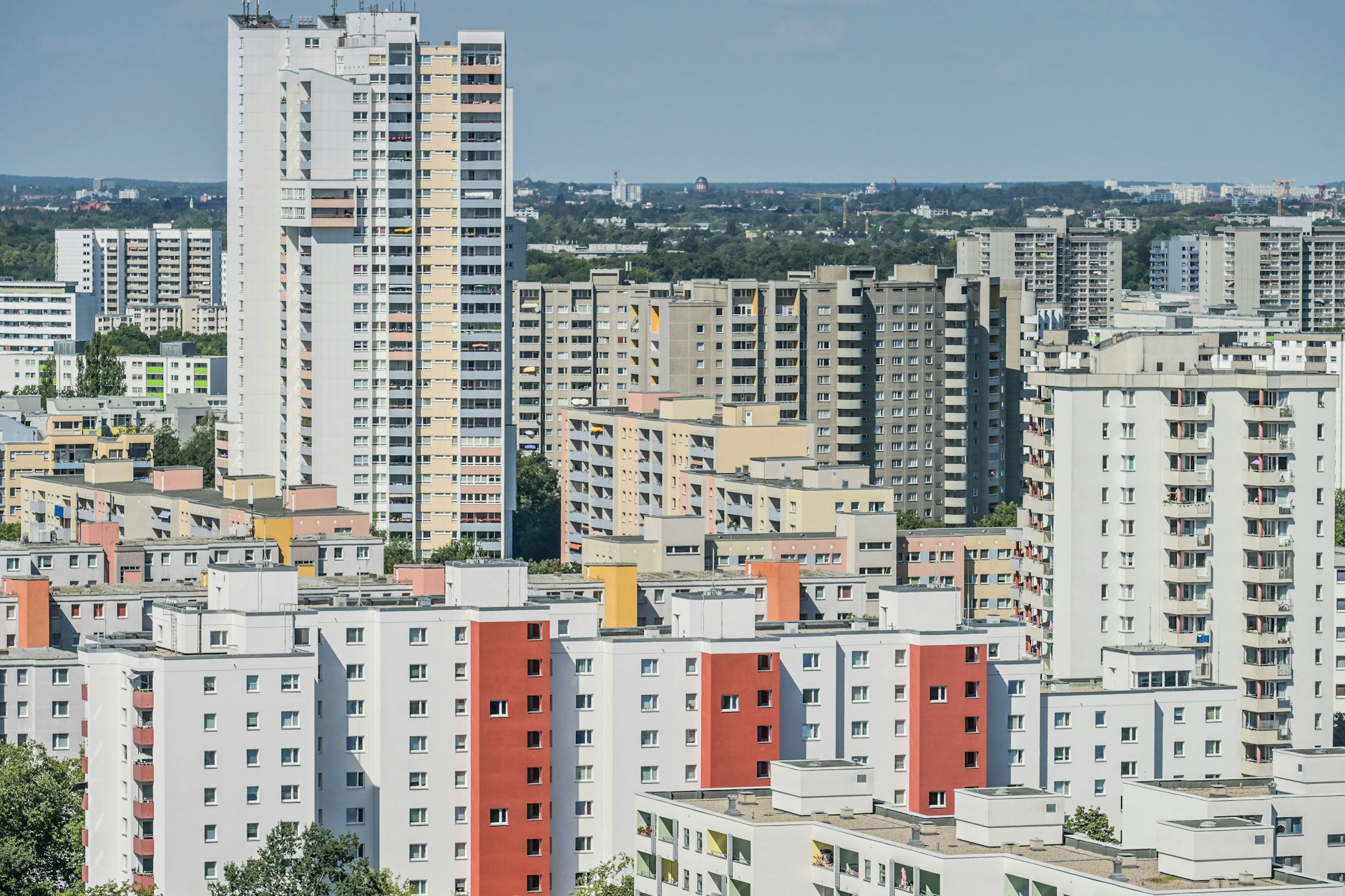 Betonwüste Gropiusstadt: Wie viele einsame Männerseelen in der Großstadtsiedlung wohl alt werden?