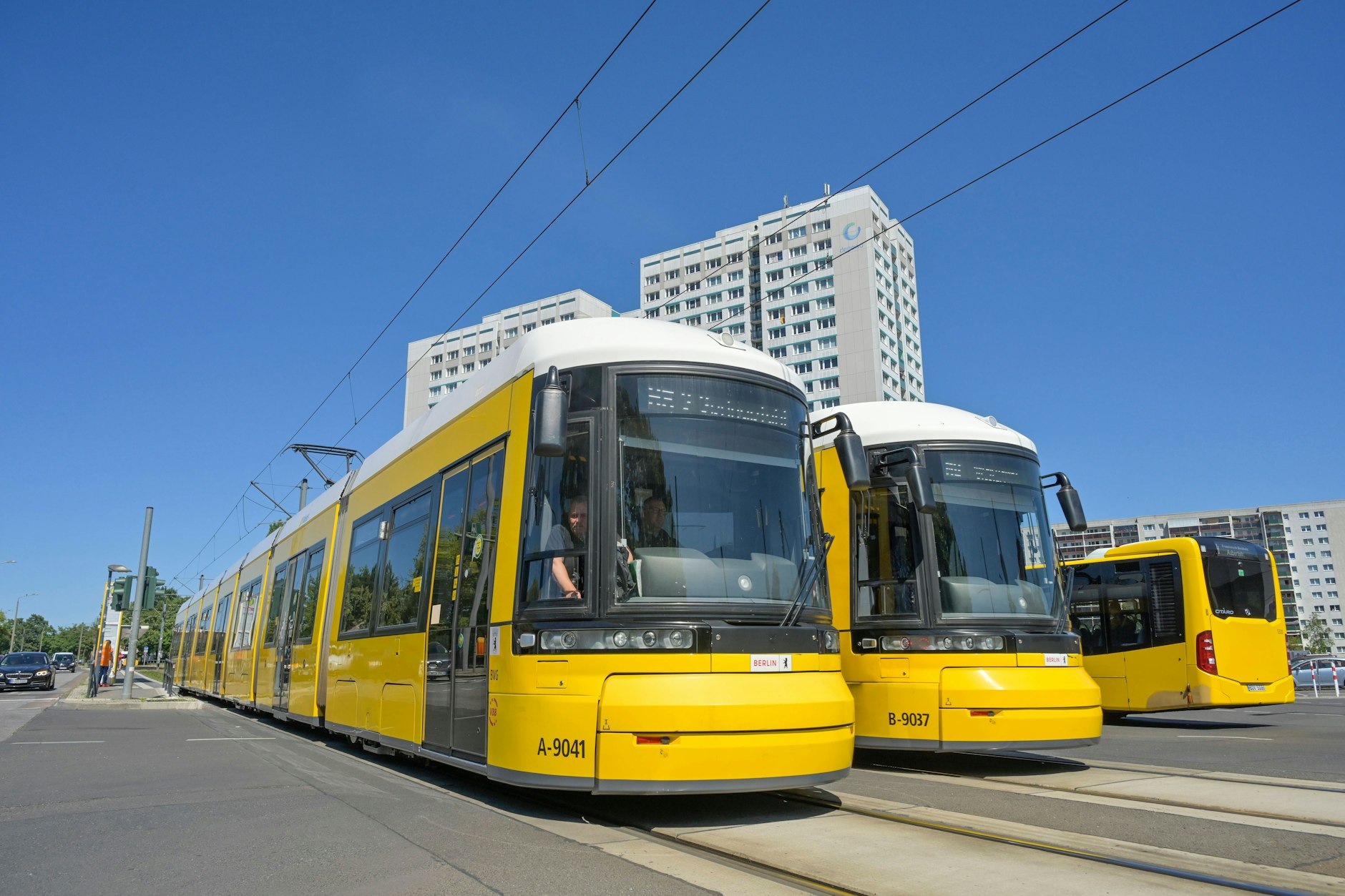 Auch in den Berliner Verkehrsmitteln gilt inzwischen: Jeder macht, was er will, und keiner, was er soll.