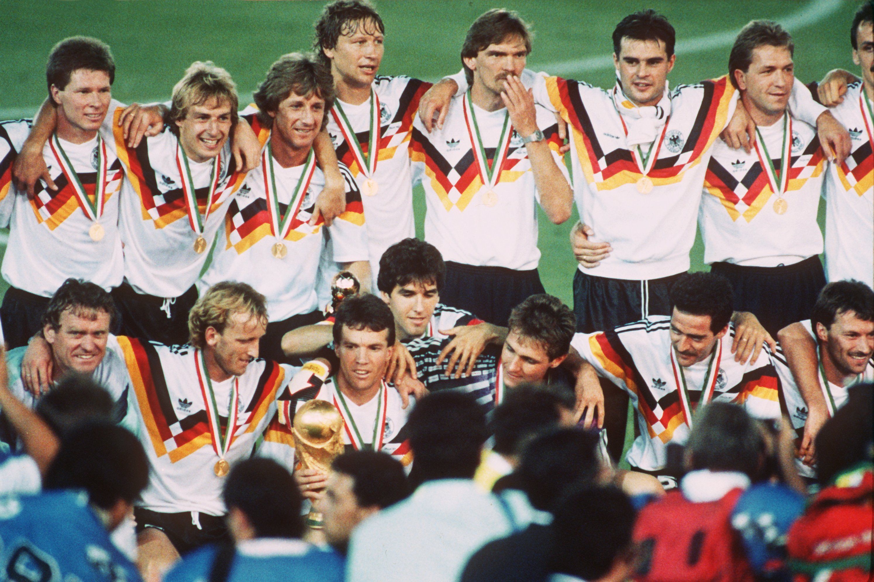 Image - Er wurde 1990 Weltmeister: Fußball trauert um Frank Mill (†67)
