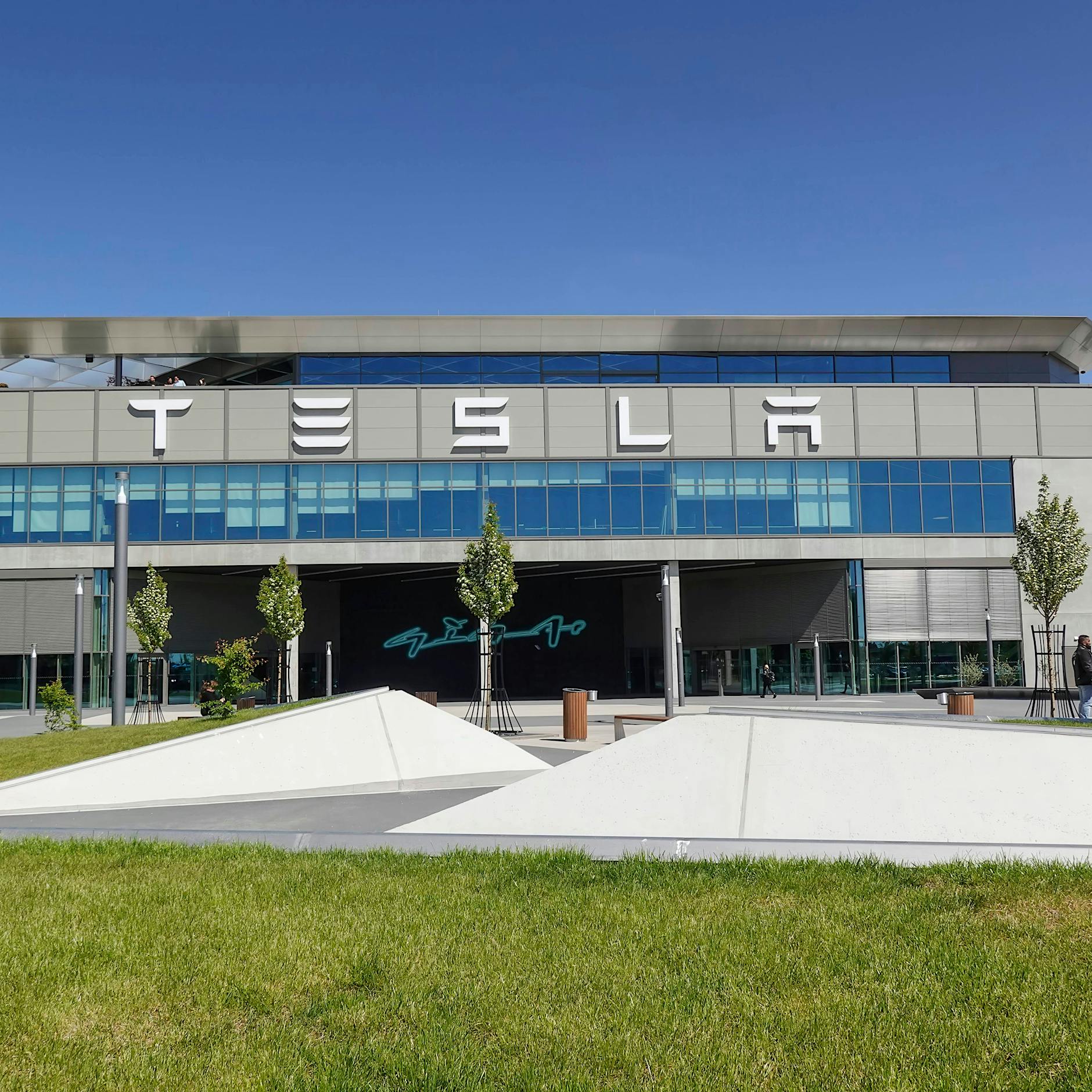 Was bedeutet die Absatzkrise bei Tesla für die Gigafactory in Grünheide?