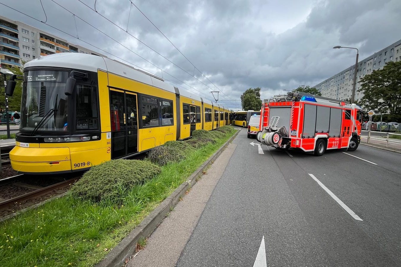 Erst vor einer Woche ging auf der Allee der Kosmonauten nach der Kollision zwischen einer Tram und einem BVG Bus nichts.