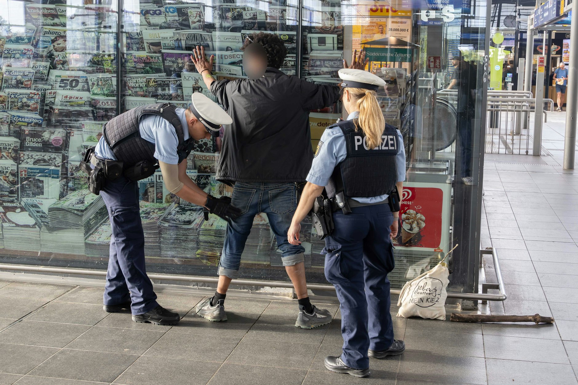 Berlin, den 16.06.25: Begleitung einer Bundespolizeistreife am Bahnhof Ostkreuz.