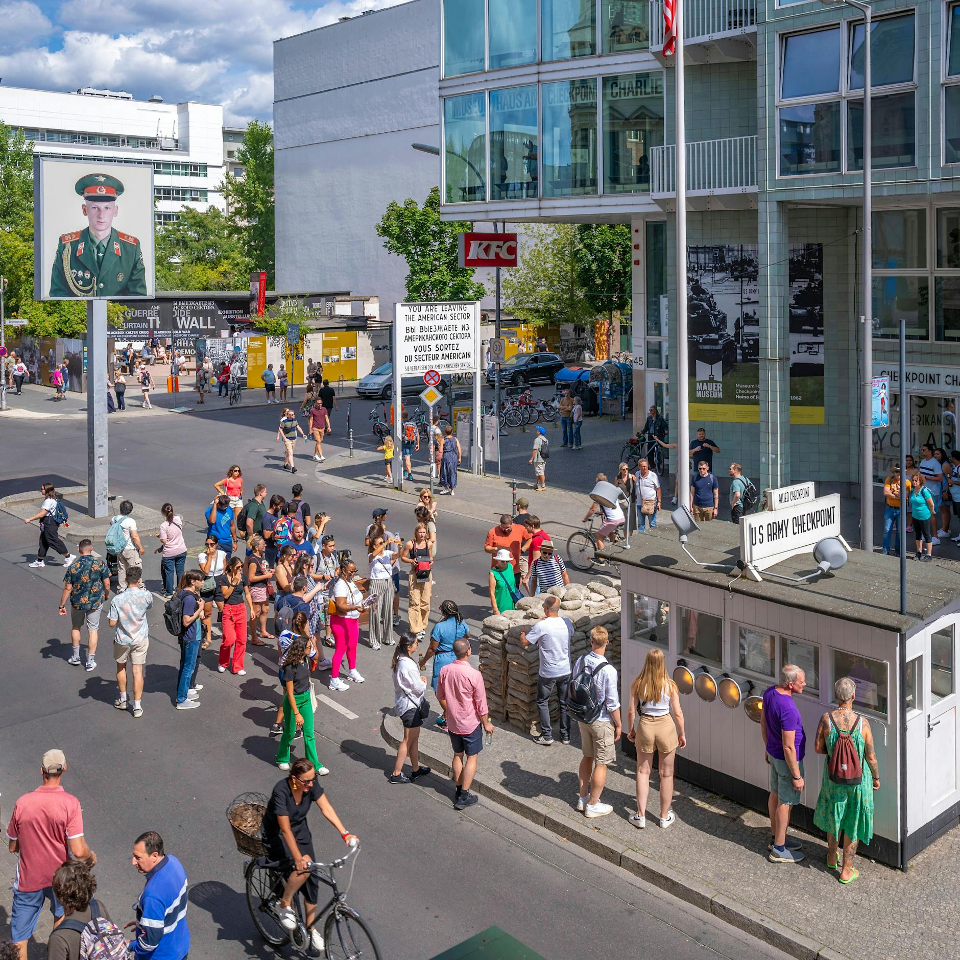 Checkpoint Charlie unter den Top 5 der weltweit schlimmsten Touristenfallen