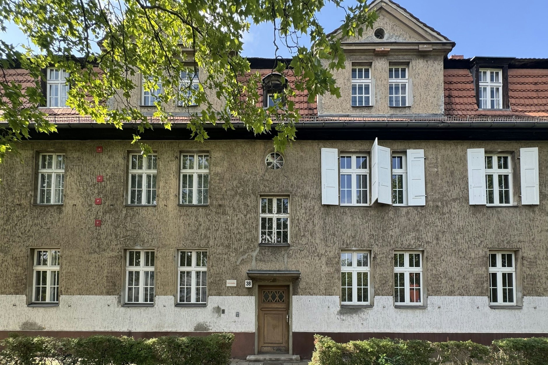 Die Altbauten am Hohenzollerndamm stehen bereits seit Jahren leer. Nun will der Eigentümer die historischen Gebäude aus den 1920er-Jahren abreißen.