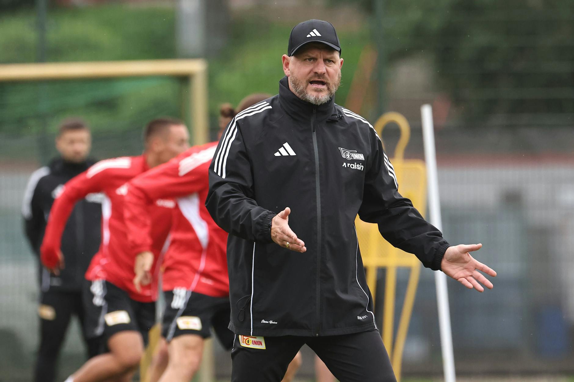 Trainer Steffen Baumgart sieht sich als Talentförderer und den 1. FC Union in Sachen Nachwuchsarbeit im Vergleich zu Hertha BSC auf der Überholspur.