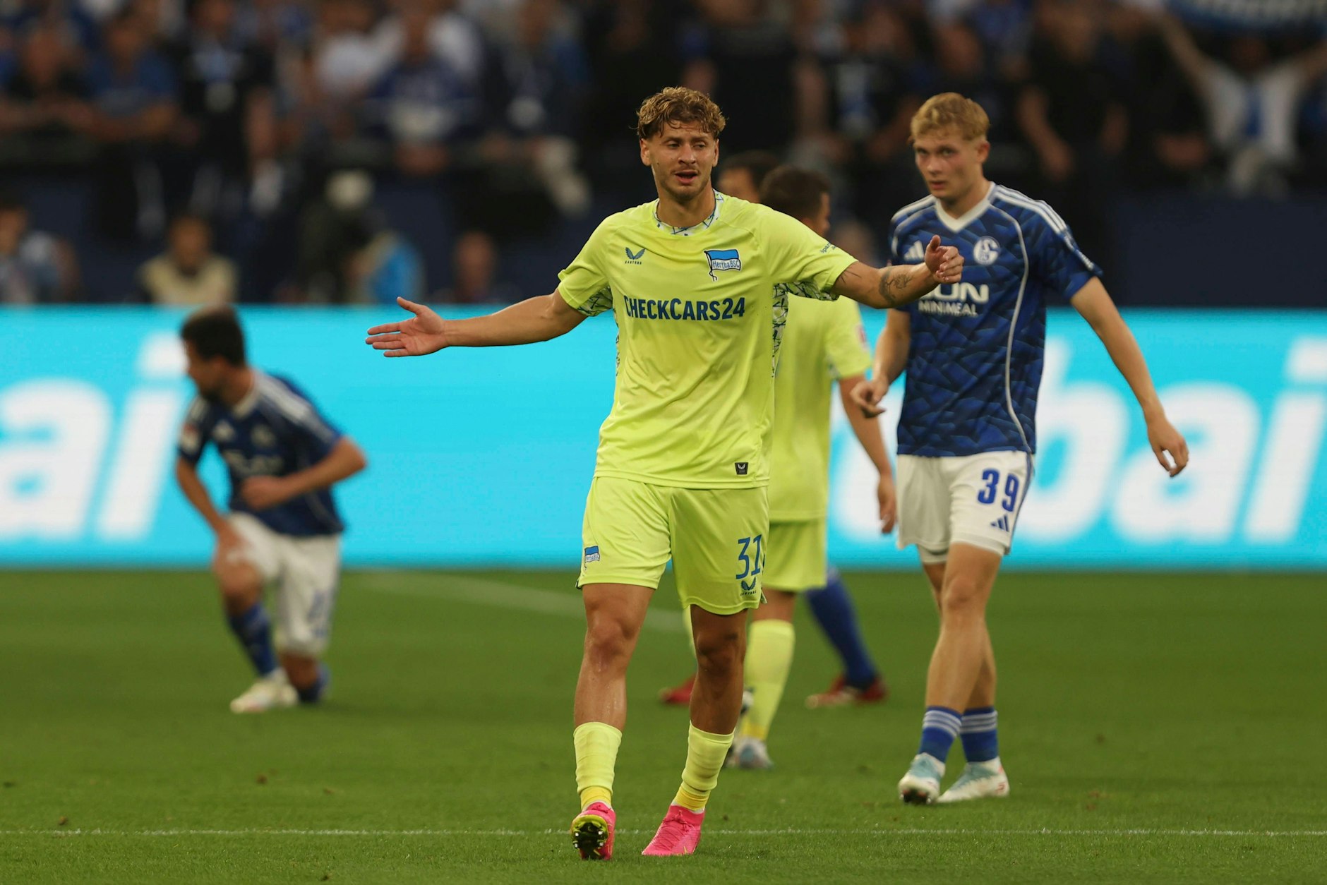 Herthas Innenverteidiger Marton Dardai erwischte auf Schalke keinen guten Tag. Bleibt er in der Startelf gegen den Karlsruher SC?