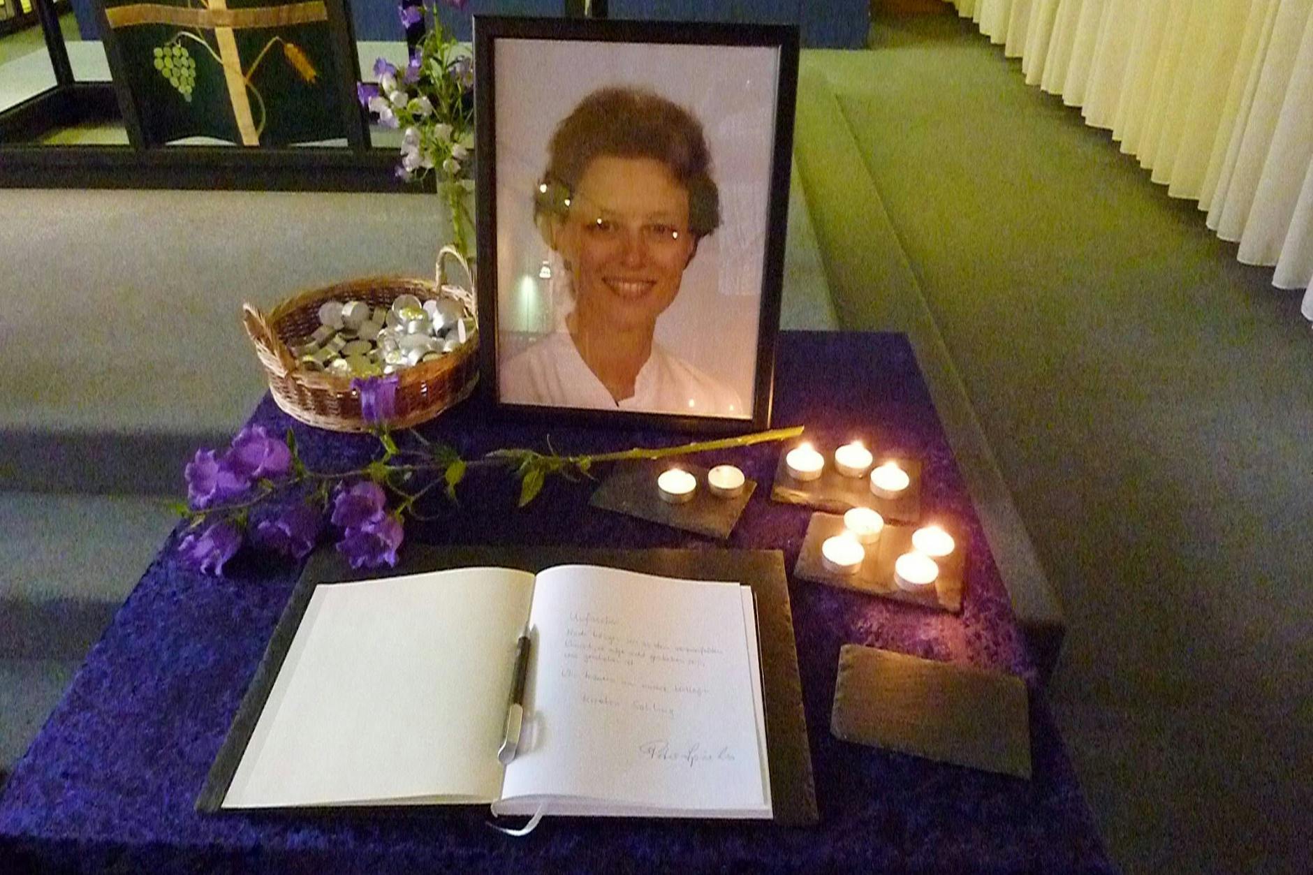 Das Kondolenzbuch in der Kapelle des Benjamin-Franklin-Klinikums. Kirsten Sahling arbeitete dort als Psychologin in der Krebsstation.